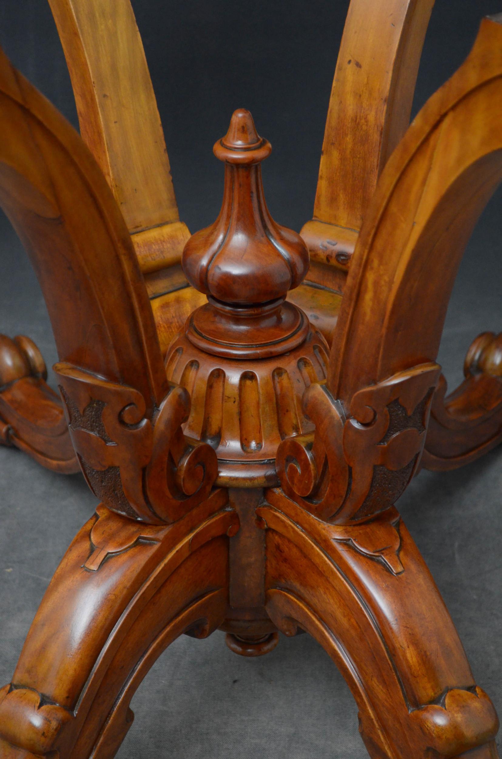 Rare Victorian Satinwood Centre Table / Dining Table For Sale 9