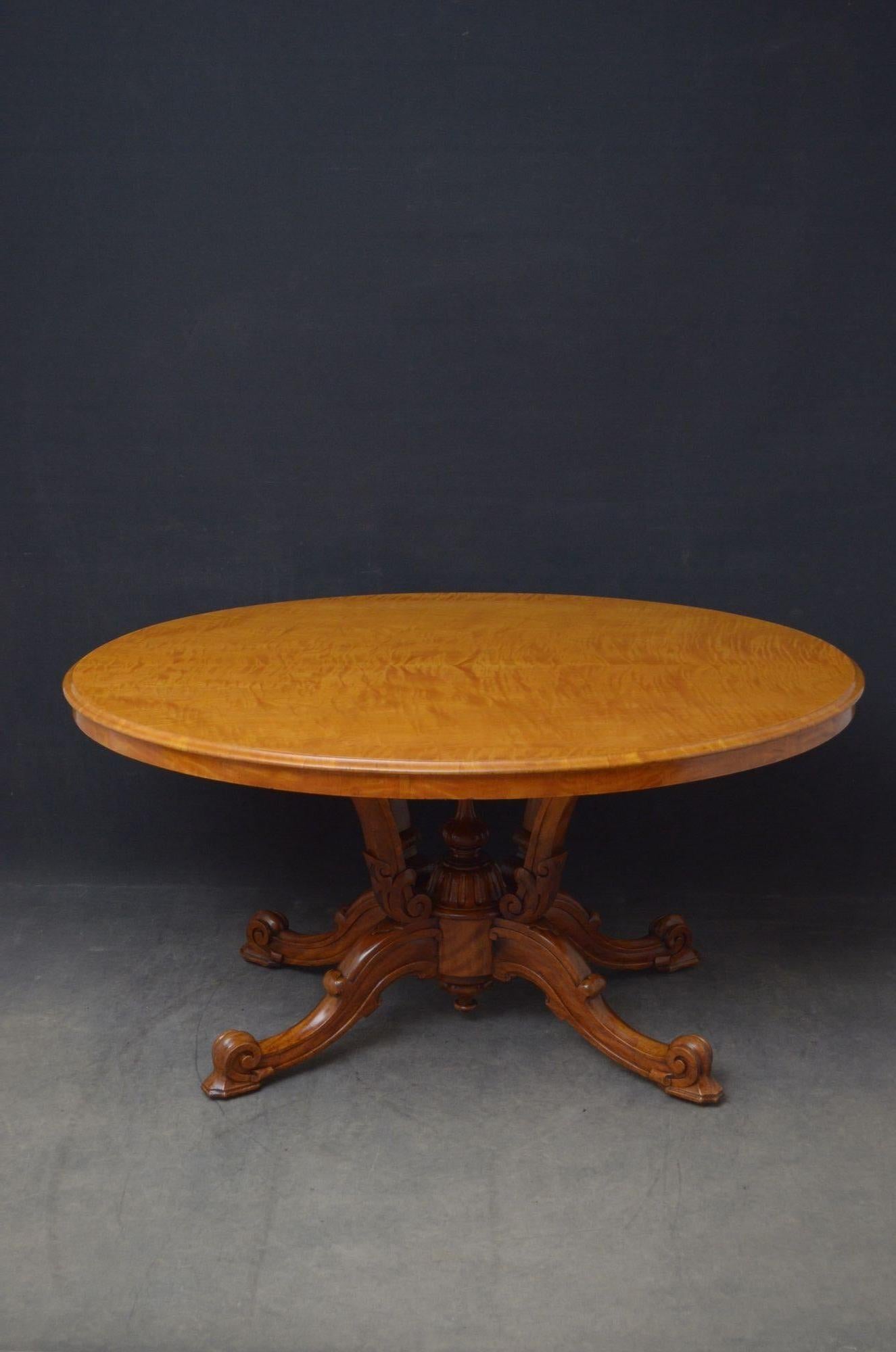 British Rare Victorian Satinwood Centre Table / Dining Table For Sale