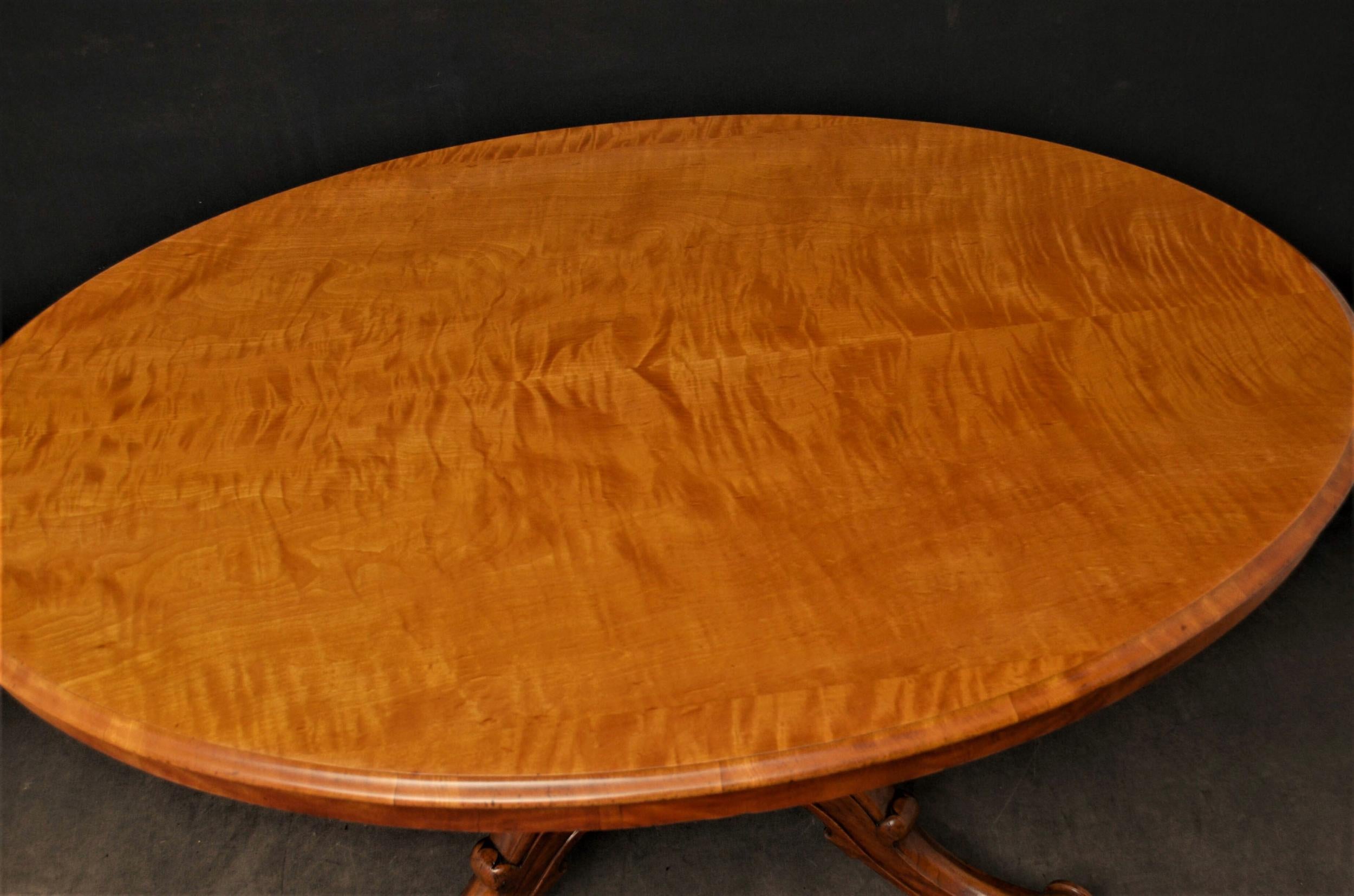 Rare Victorian Satinwood Centre Table / Dining Table In Good Condition For Sale In Whaley Bridge, GB