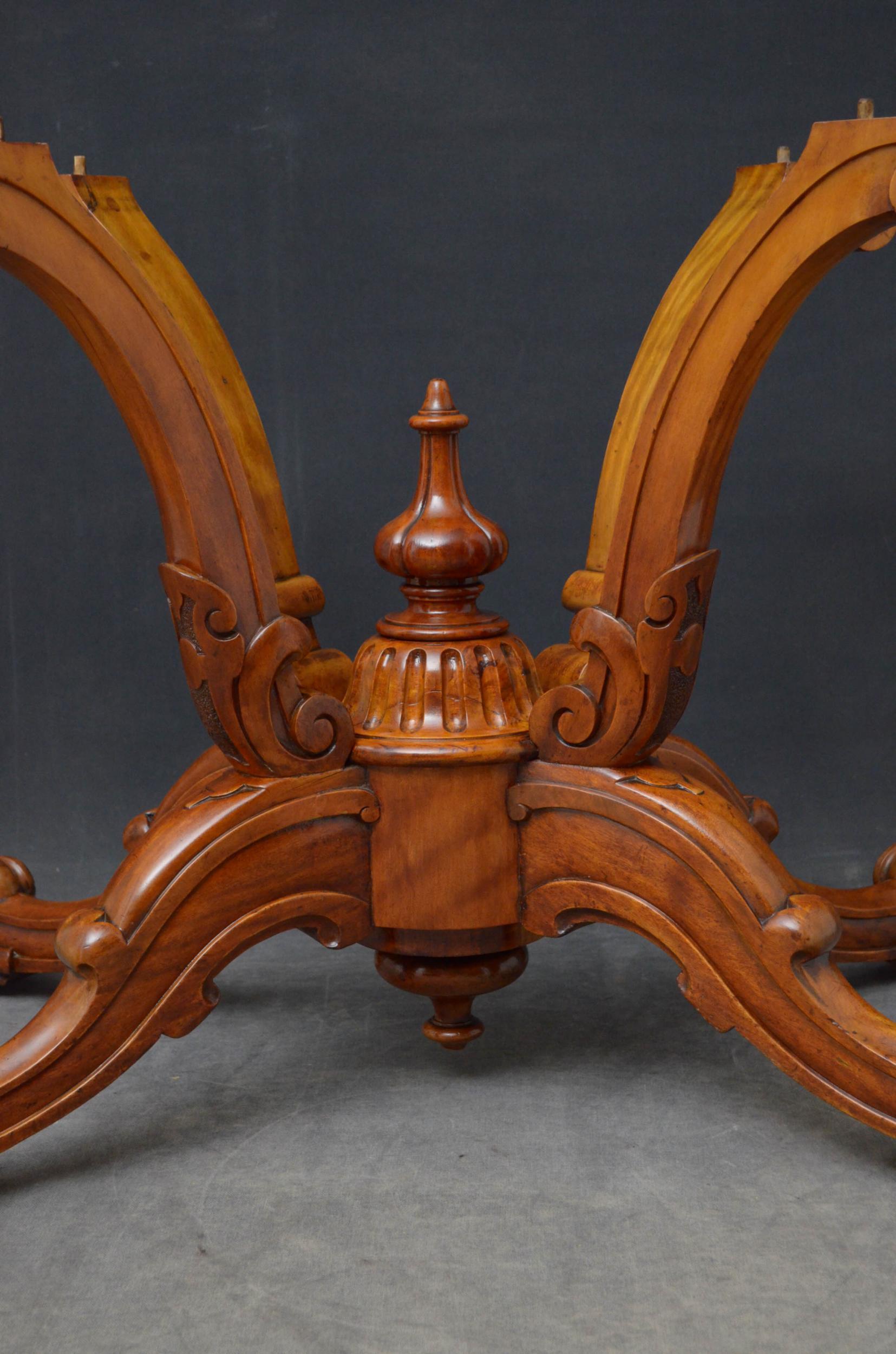 Rare Victorian Satinwood Centre Table / Dining Table For Sale 4