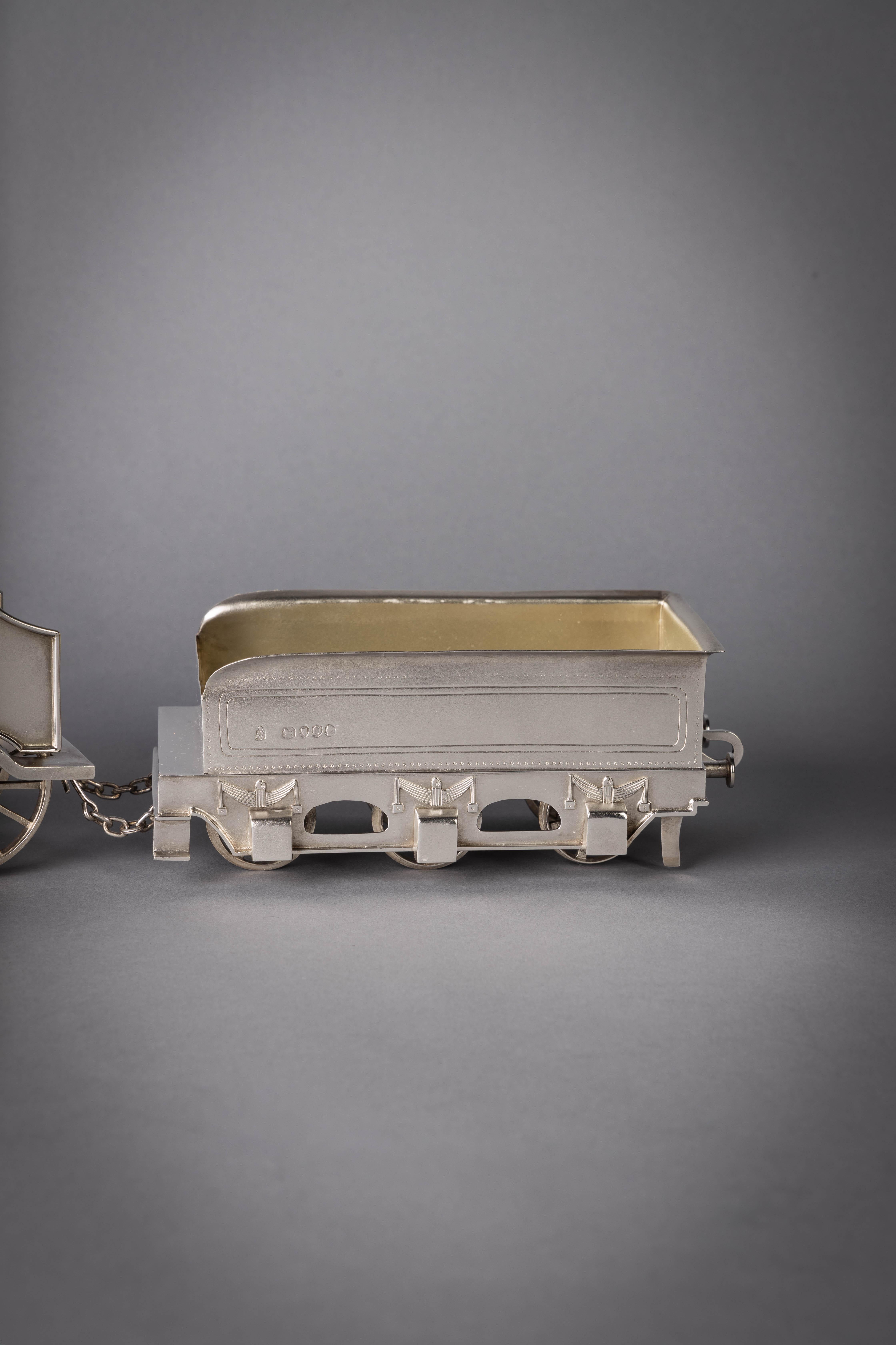 Seltene viktorianische Silber vergoldet Novelty Lokomotive im Zustand „Gut“ in New York, NY
