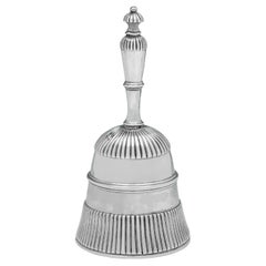 Rara campana victoriana de plata esterlina matasellada en Londres en 1891