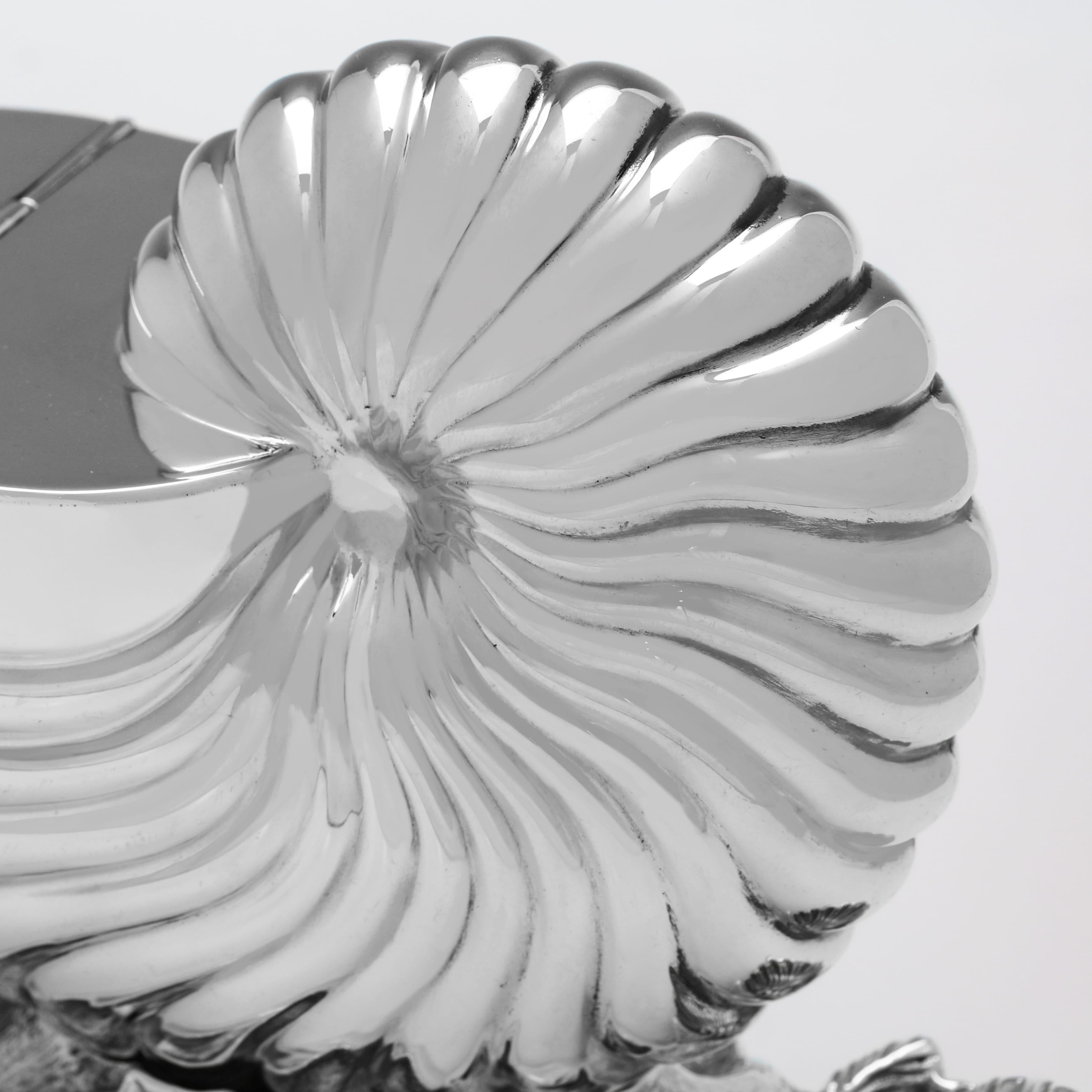 Seltene viktorianische Sterling Silber Nautilus Muschel Löffel Wärmer von Elkington im Jahr 1894 (Englisch) im Angebot