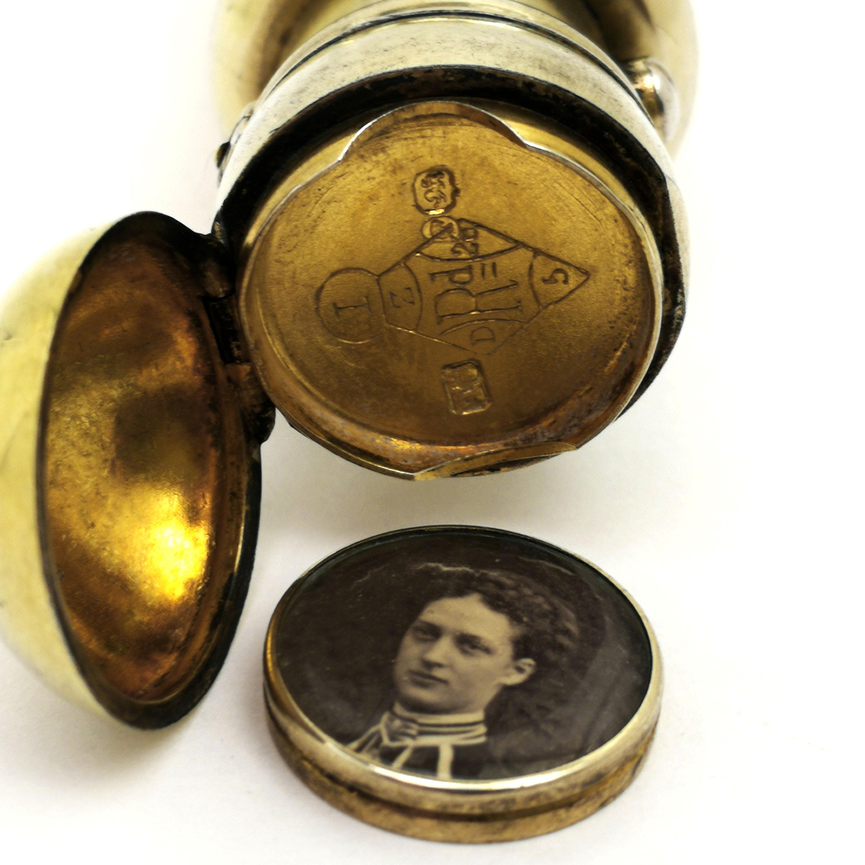 XIXe siècle Rare Vinaigrette / Flacon de parfum / Étui / Médaillon en argent sterling de l'époque victorienne 1865 en vente
