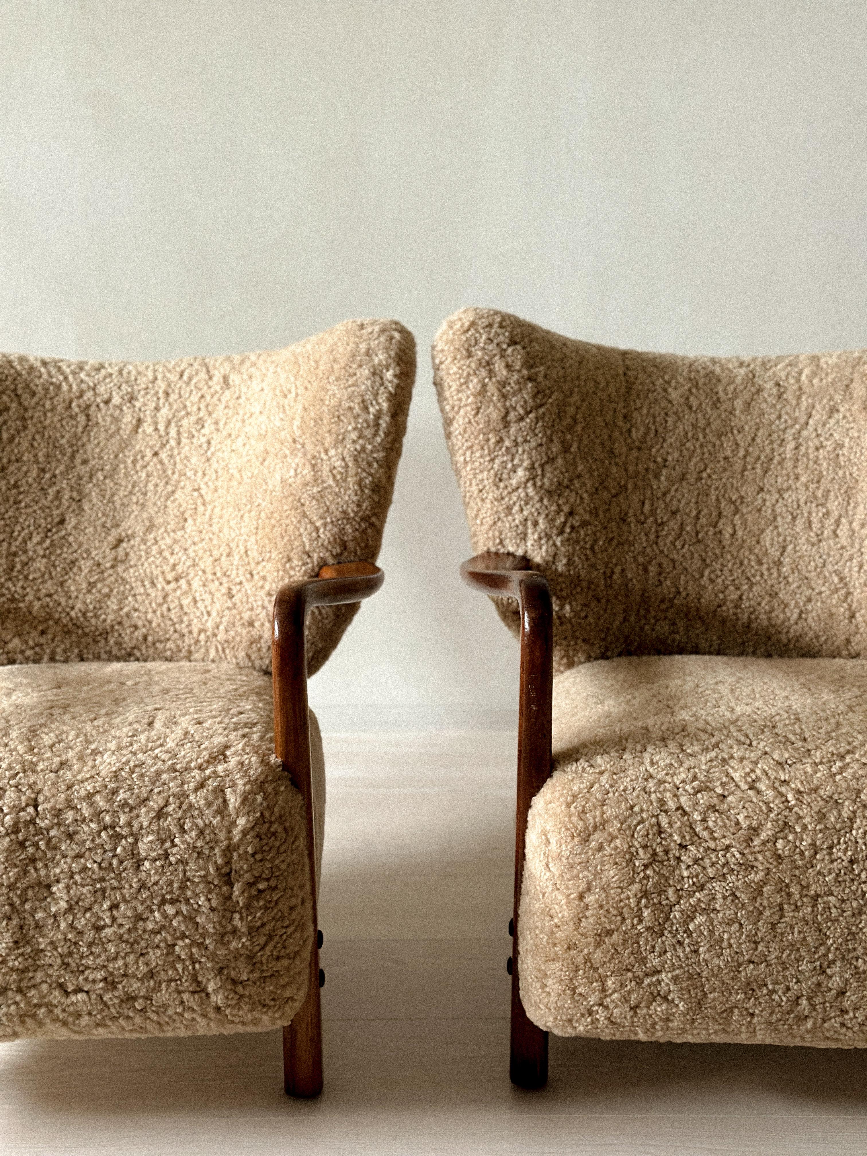 Rare Viggo Boesen Armchairs in Shearling, Produced by Hos Wulff, Denmark 1930 For Sale 7