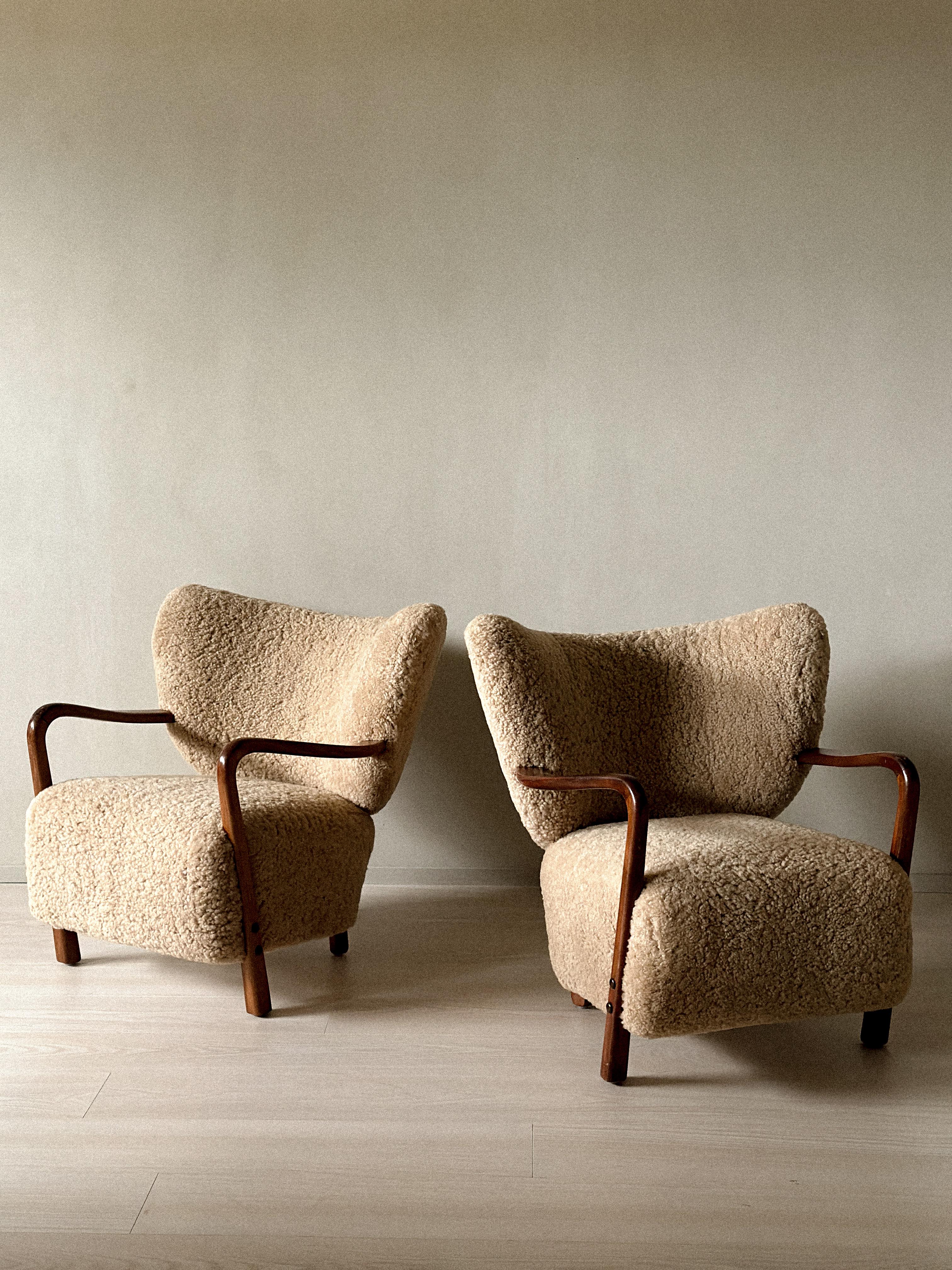 Rare Viggo Boesen Armchairs in Shearling, Produced by Hos Wulff, Denmark 1930 For Sale 13