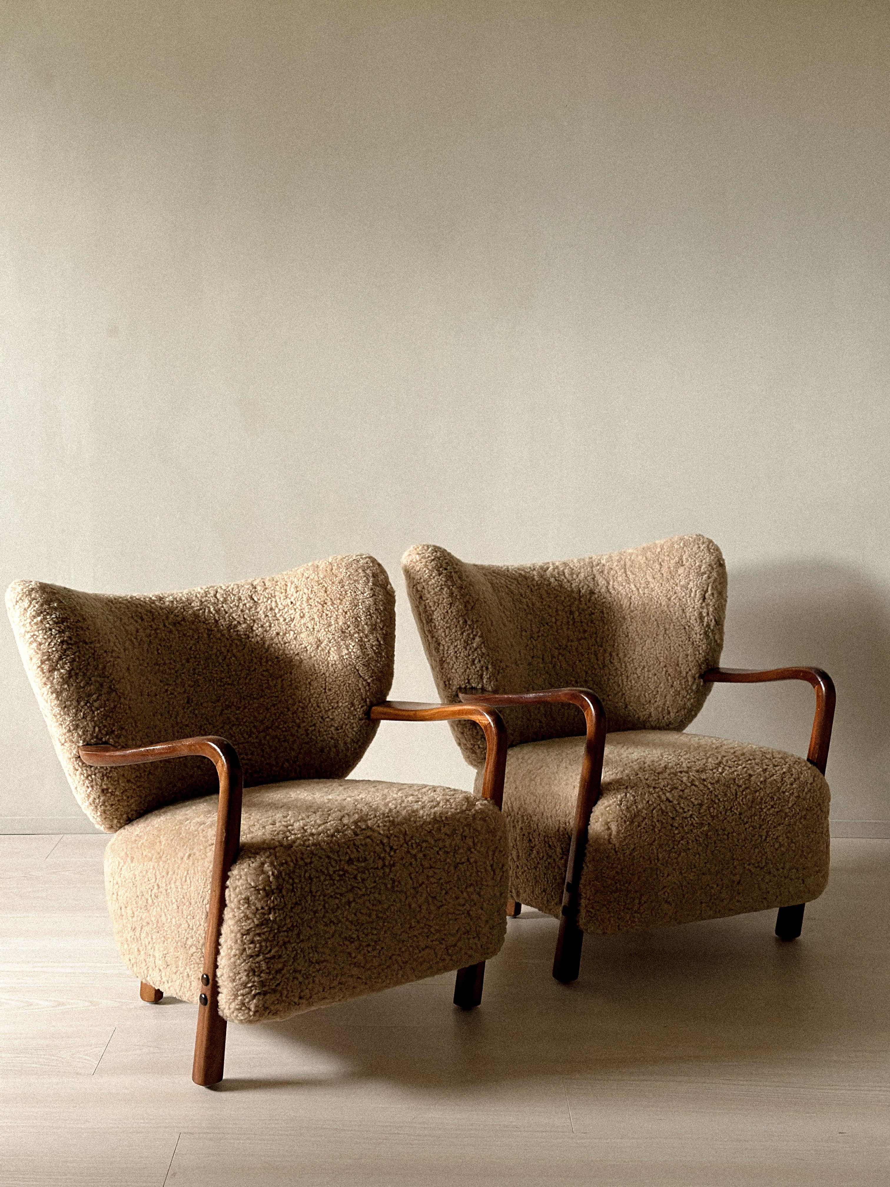 Rare Viggo Boesen Armchairs in Shearling, Produced by Hos Wulff, Denmark 1930 For Sale 1