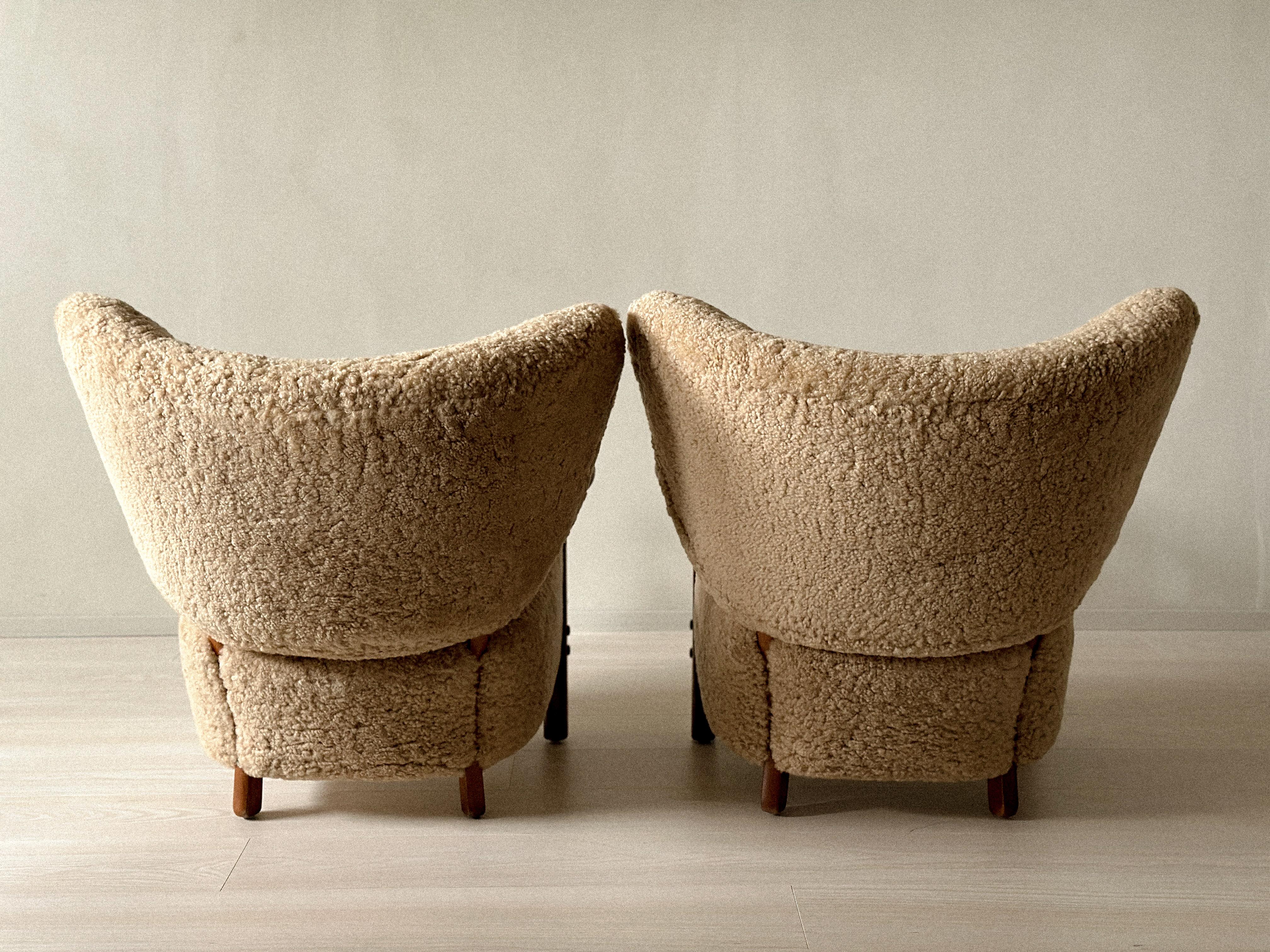 Rare Viggo Boesen Armchairs in Shearling, Produced by Hos Wulff, Denmark 1930 For Sale 2