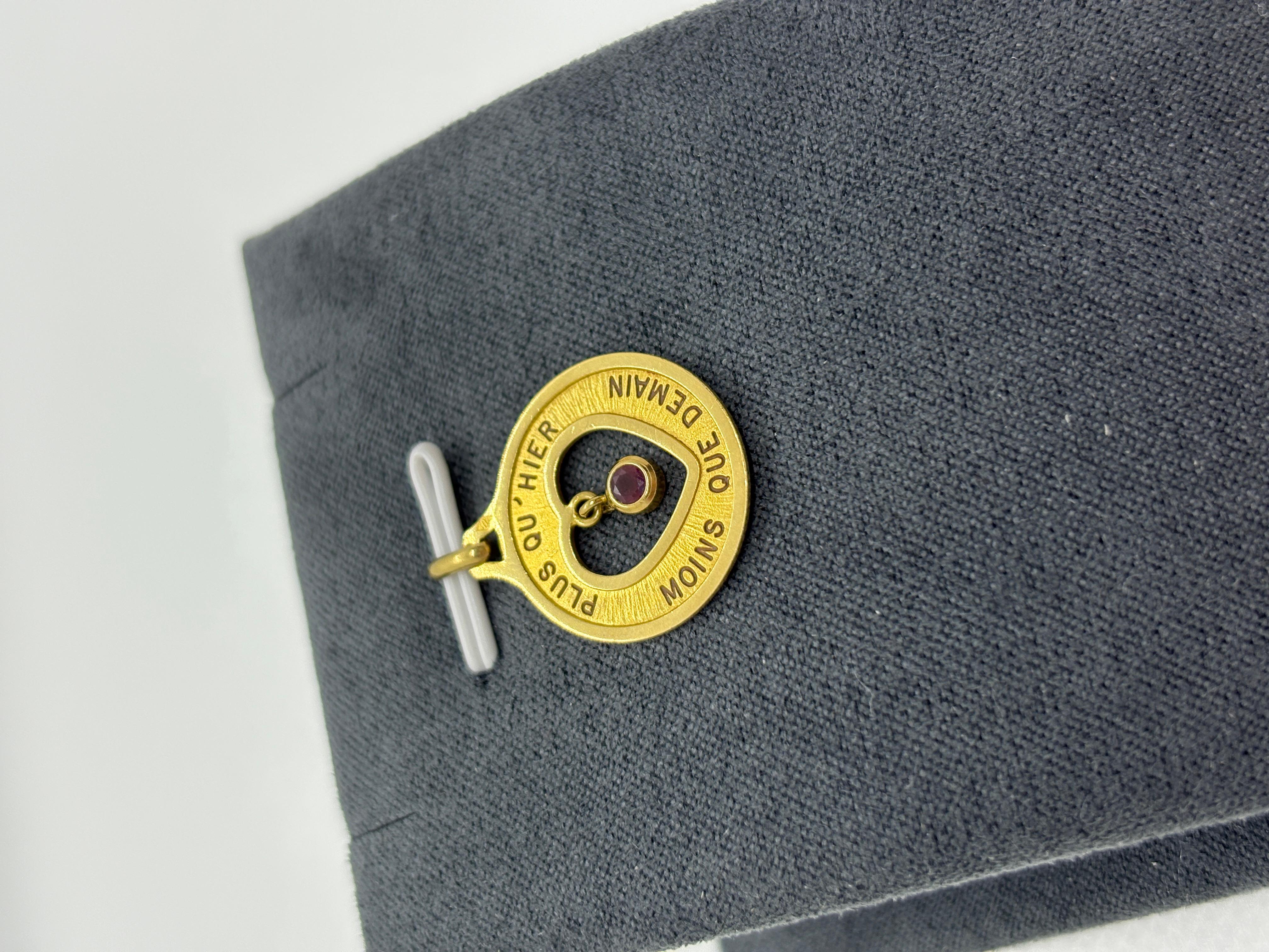 Raro ciondolo d'oro vintage 18k 