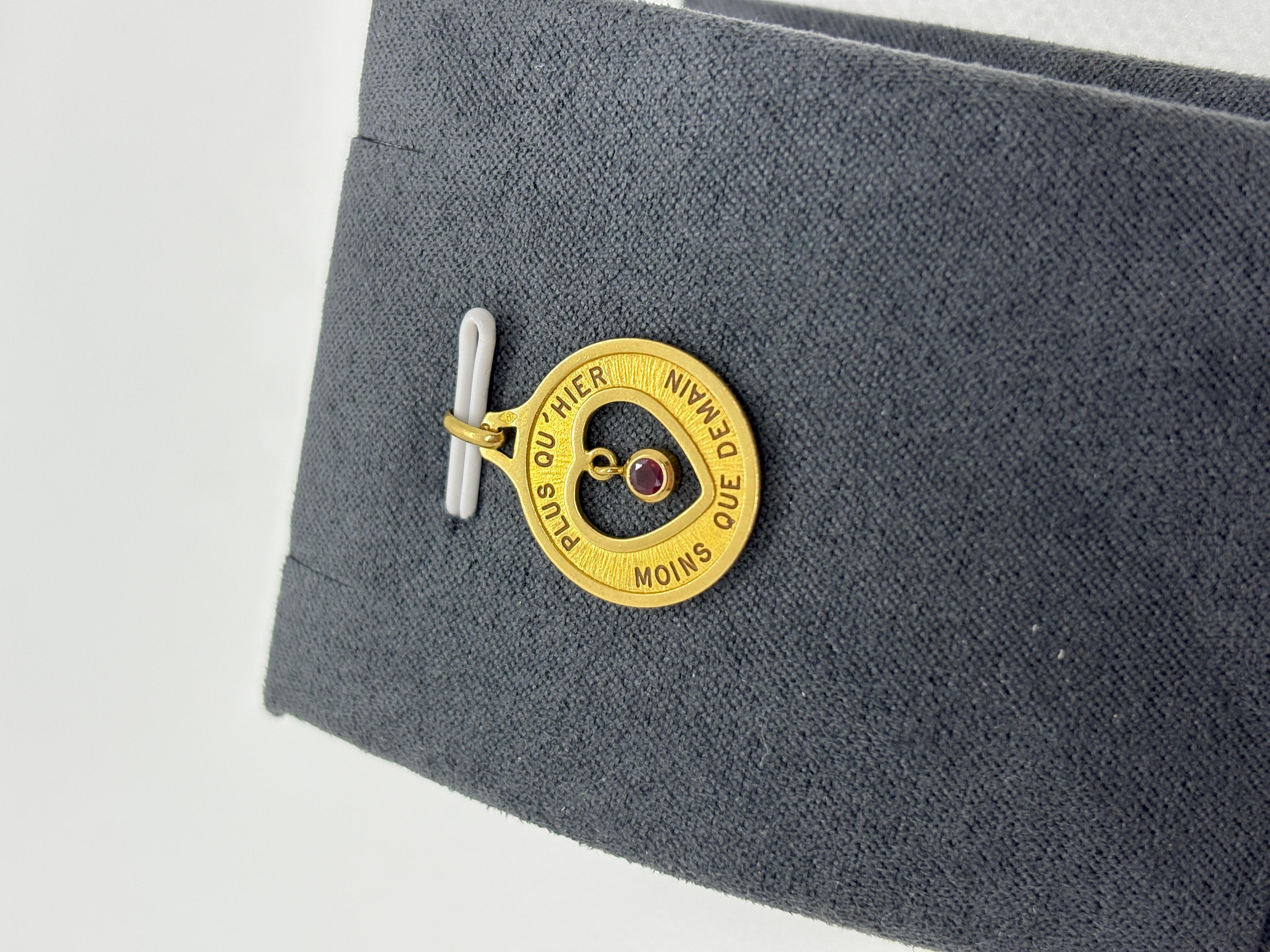 Raro ciondolo d'oro vintage 18k 