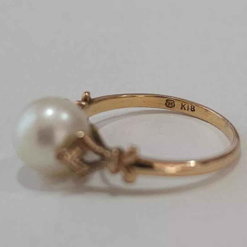 Rare Vintage 18k Yellow Gold Antique Mikimoto Akoya Pearl Ring In Excellent Condition For Sale In New York, NY