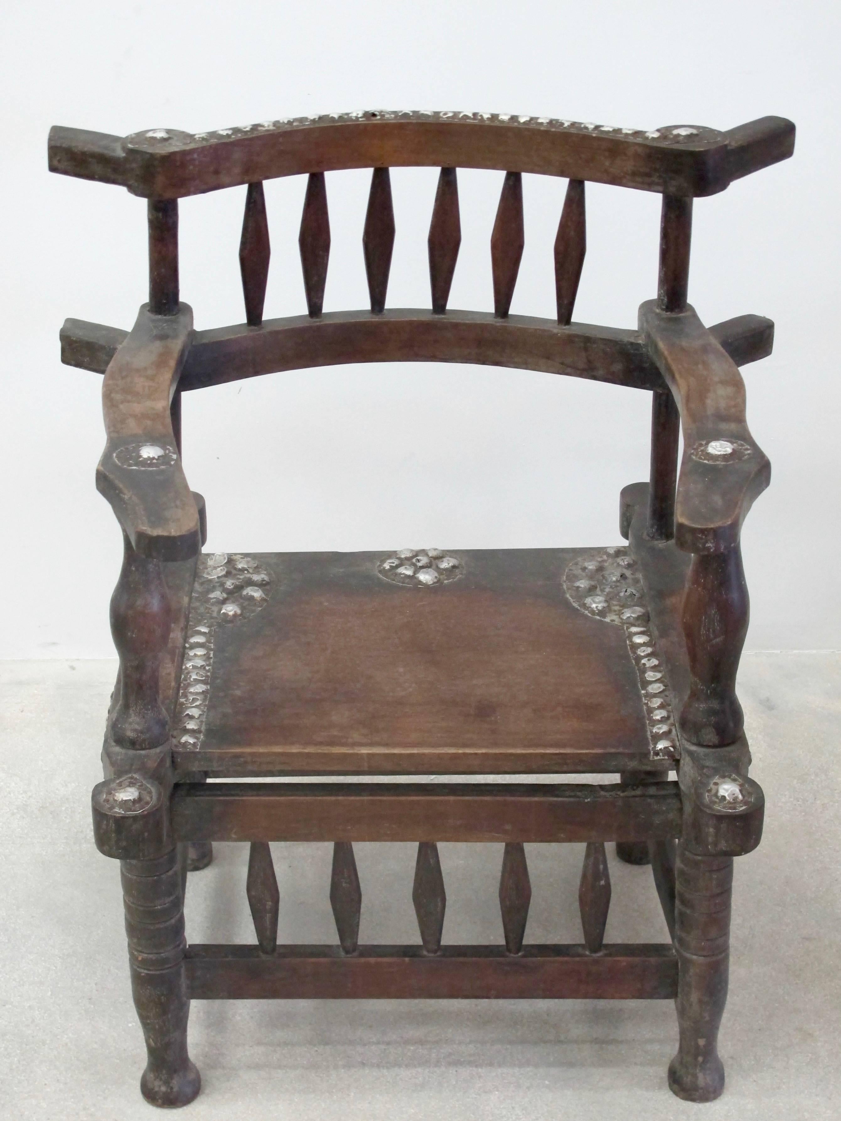 Rare Vintage 1950s Ashanti Throne Chair With Metal Studs

Offered for sale is rare 1950s Ashanti throne chair created in wood with metal stud decorations. This 20th-century chair is from Ghana, Africa and is in original condition with a vintage