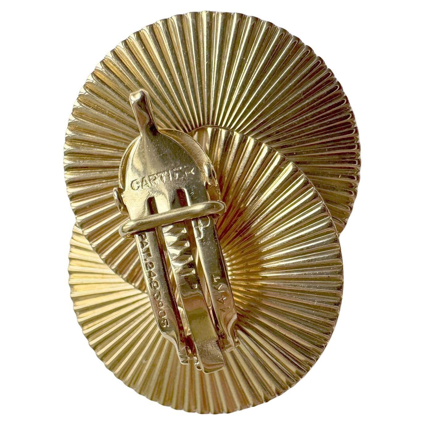 Post-War Cartier Rare Vintage 1950’s Gold Earclips and Brooch Set For Sale