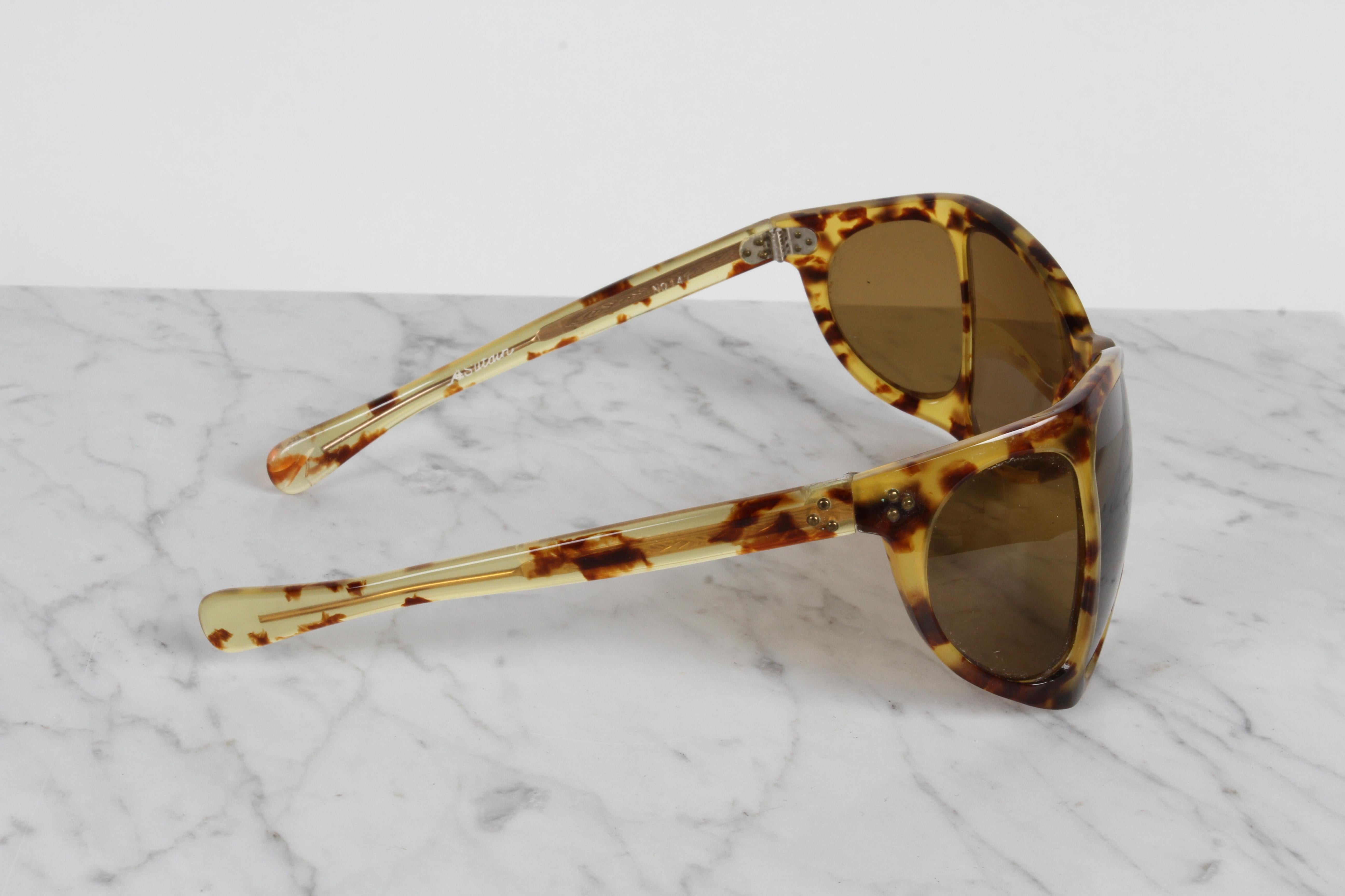 Seltene Vintage 1970er Jahre A.A Sutain - n.147 Übergroße Wickel-Sonnenbrille mit Schildpattrahmen, A.A.A. Sutain (Hollywood Regency) im Angebot