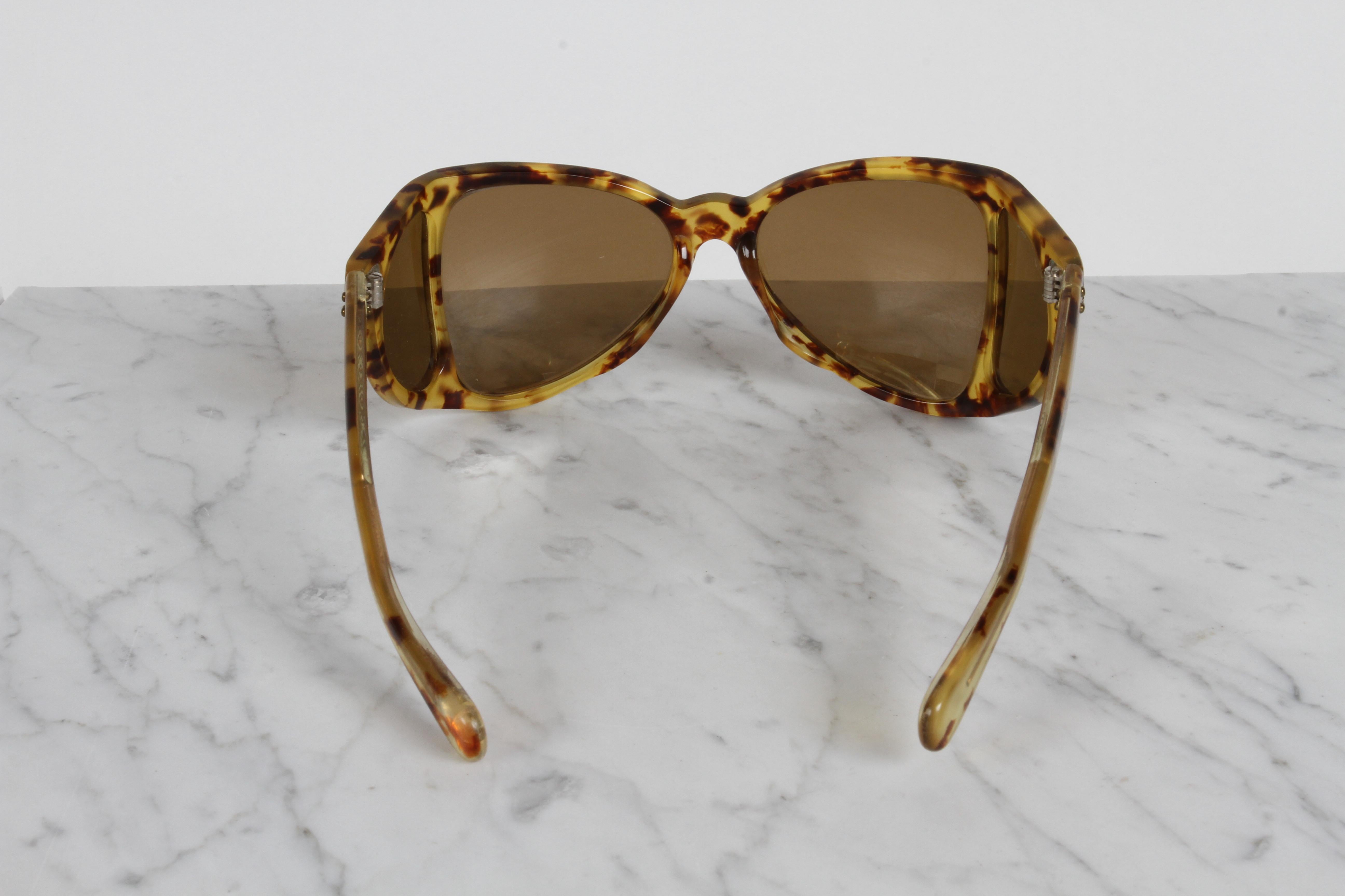 Seltene Vintage 1970er Jahre A.A Sutain - n.147 Übergroße Wickel-Sonnenbrille mit Schildpattrahmen, A.A.A. Sutain im Zustand „Gut“ im Angebot in St. Louis, MO