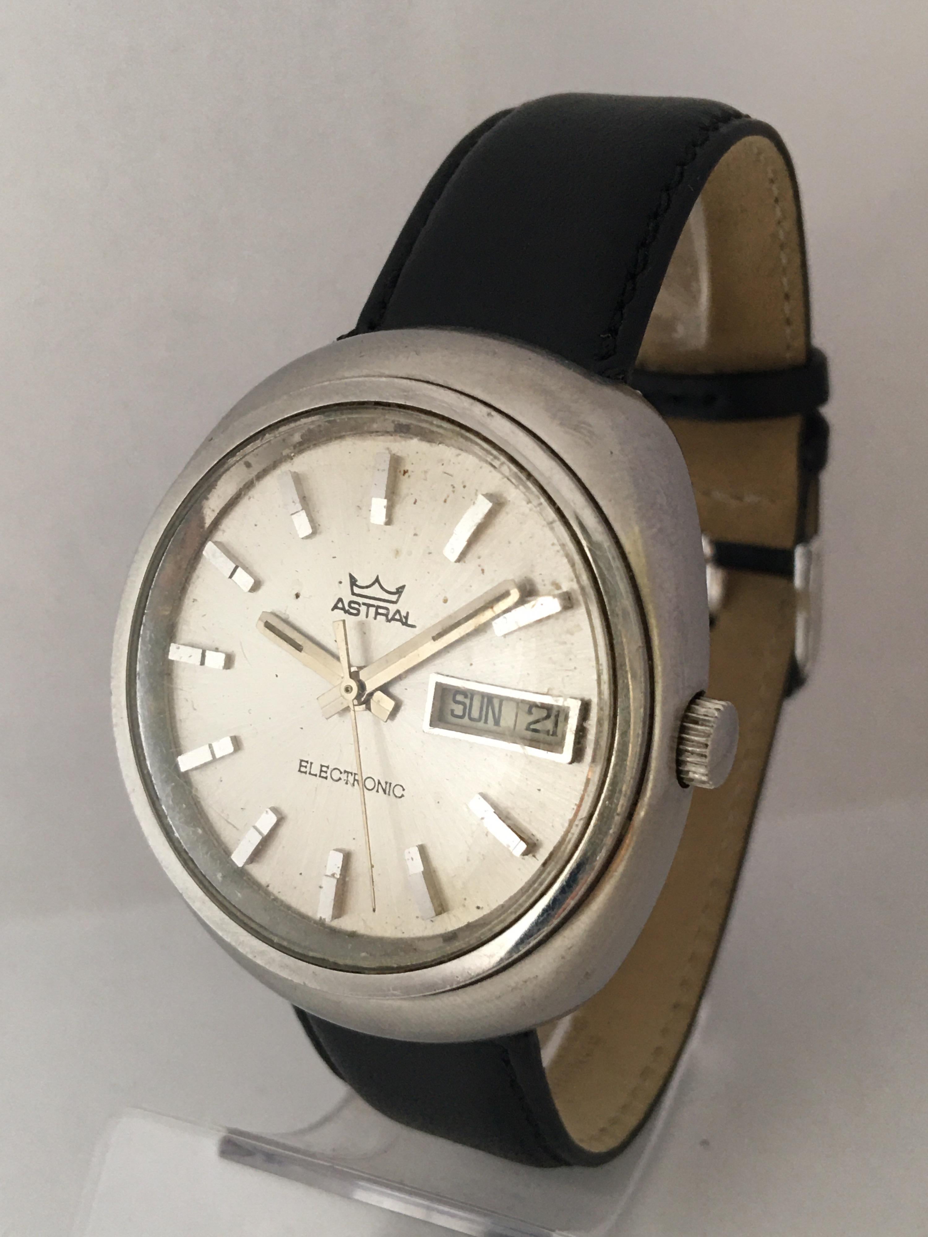 This Classic Charming Dynotron Electronic movement Watch is in good working condition and it is running well. Visible signs of ageing and wear with small scratches on the watch case and some dirt/dust in the dial as shown. it is fitted with a new