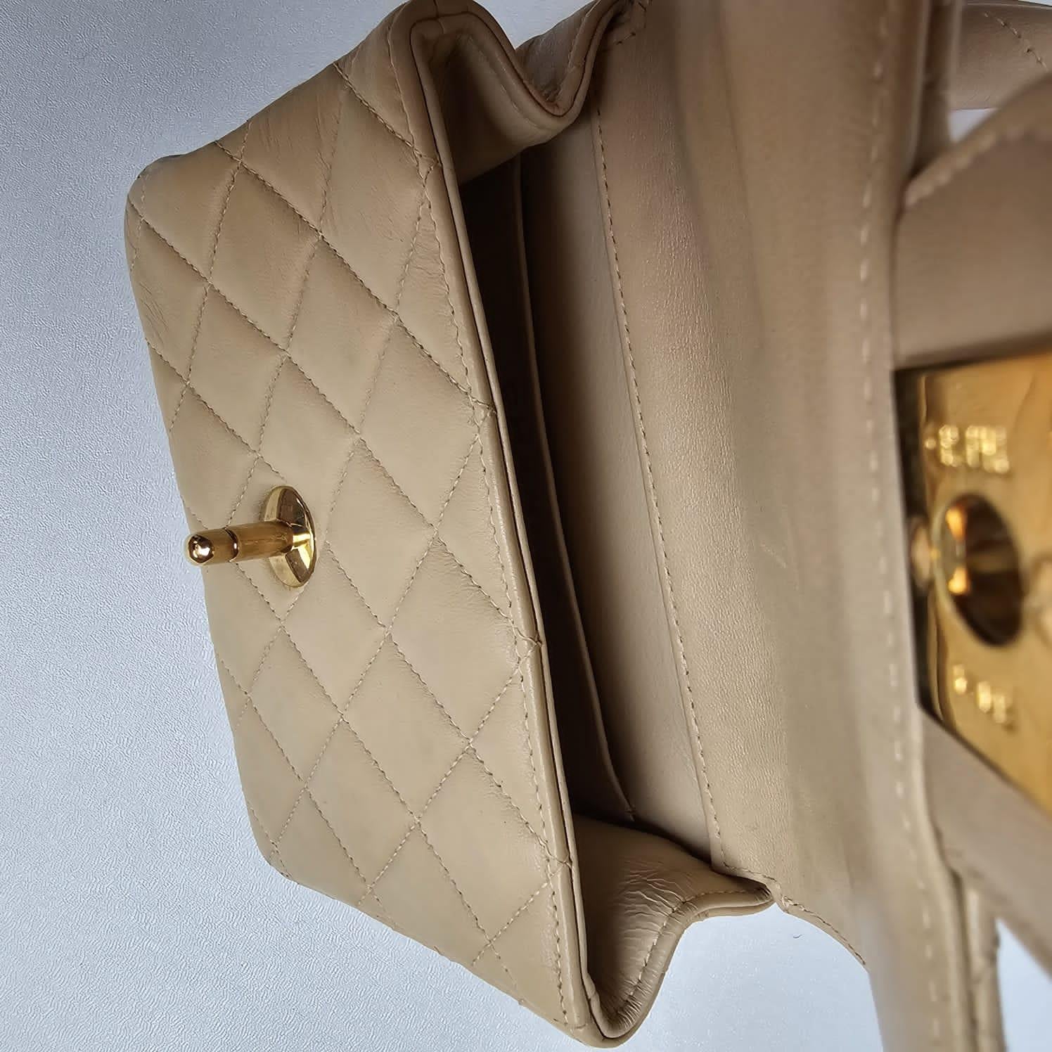 Rare Vintage 1990s Beige Lambskin Quilted Twin Bag In Good Condition For Sale In Jakarta, Daerah Khusus Ibukota Jakarta