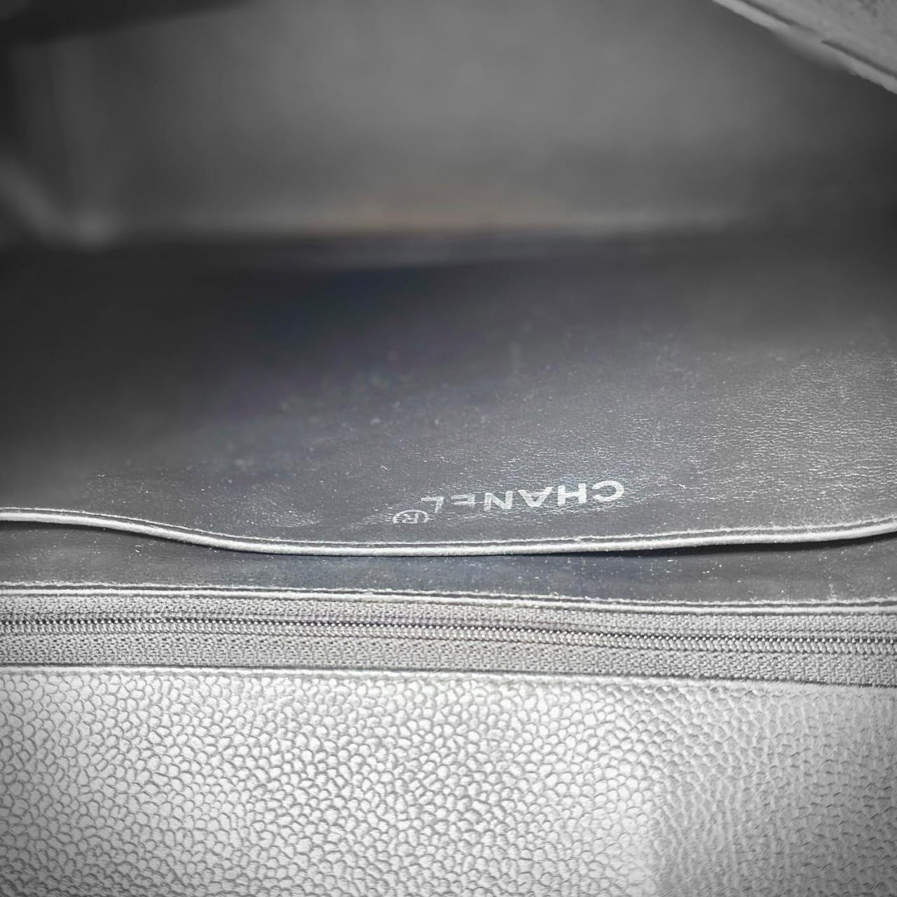 Rare Vintage 1990s Chanel Black Caviar Jumbo Diana Flap Bag 9