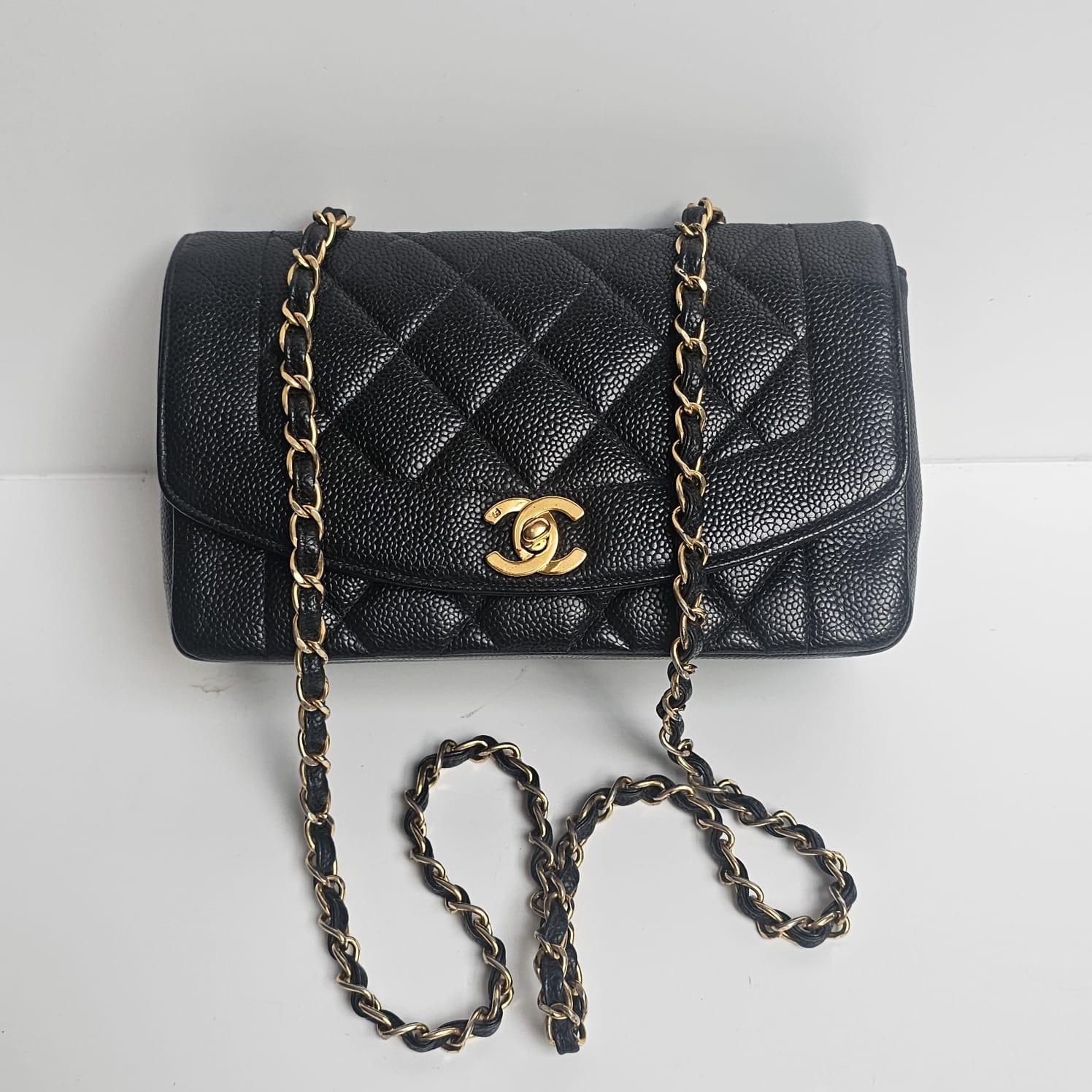 Rare Vintage 1990s Chanel Black Caviar Small Diana Flap Bag im Angebot 9