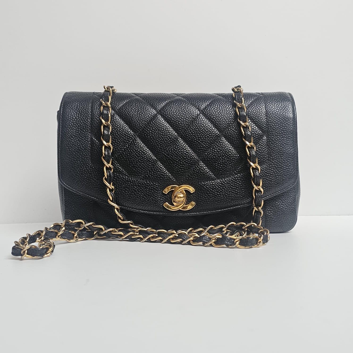 Rare Vintage 1990s Chanel Black Caviar Small Diana Flap Bag im Angebot 11