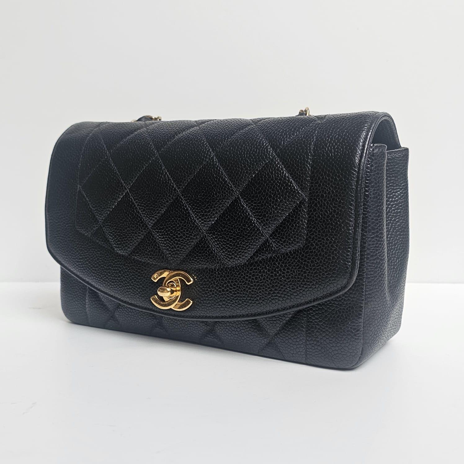 Rare Vintage 1990s Chanel Black Caviar Small Diana Flap Bag im Angebot 15
