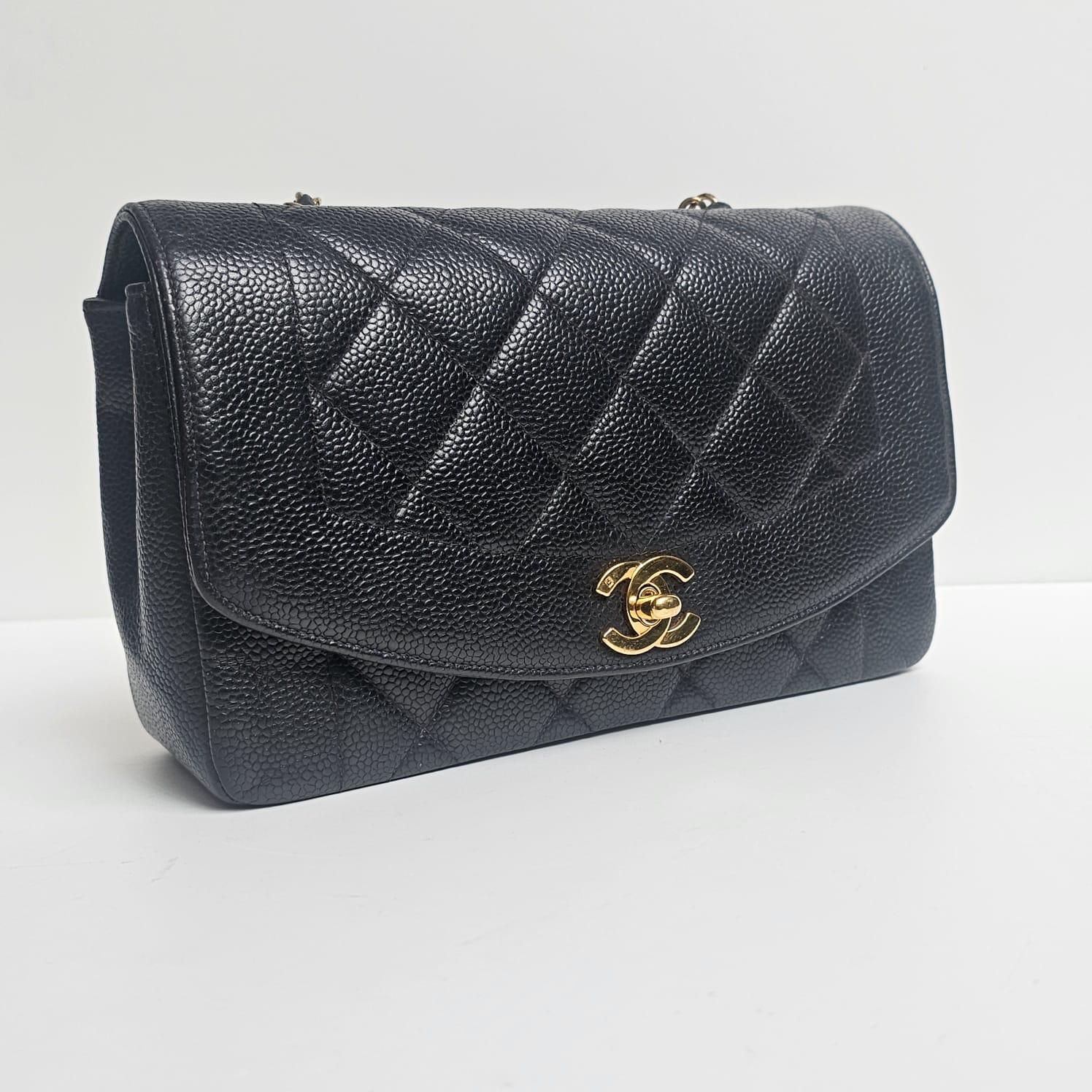 Rare Vintage 1990s Chanel Black Caviar Small Diana Flap Bag im Angebot 1