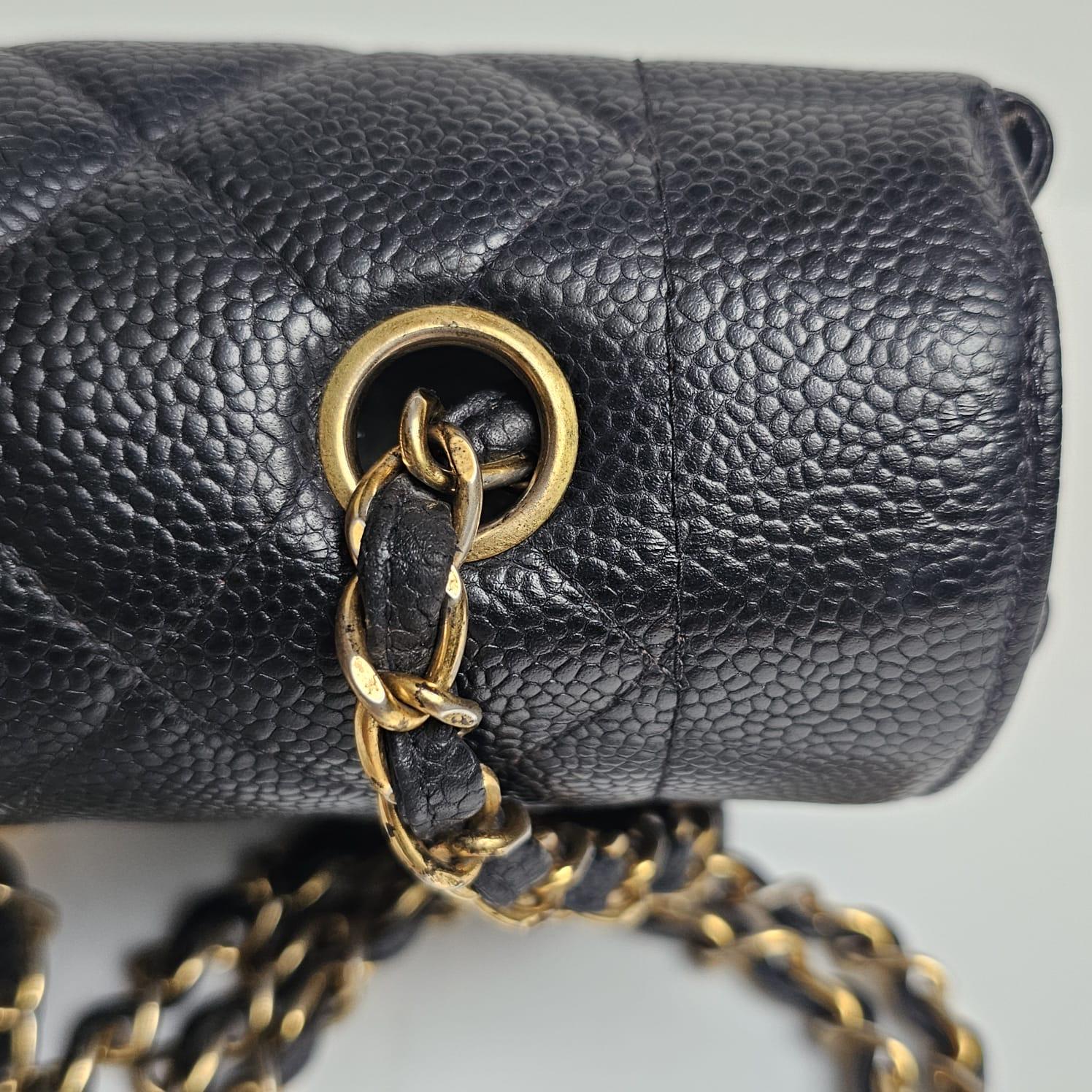 Rare Vintage 1990s Chanel Black Caviar Small Diana Flap Bag im Angebot 2