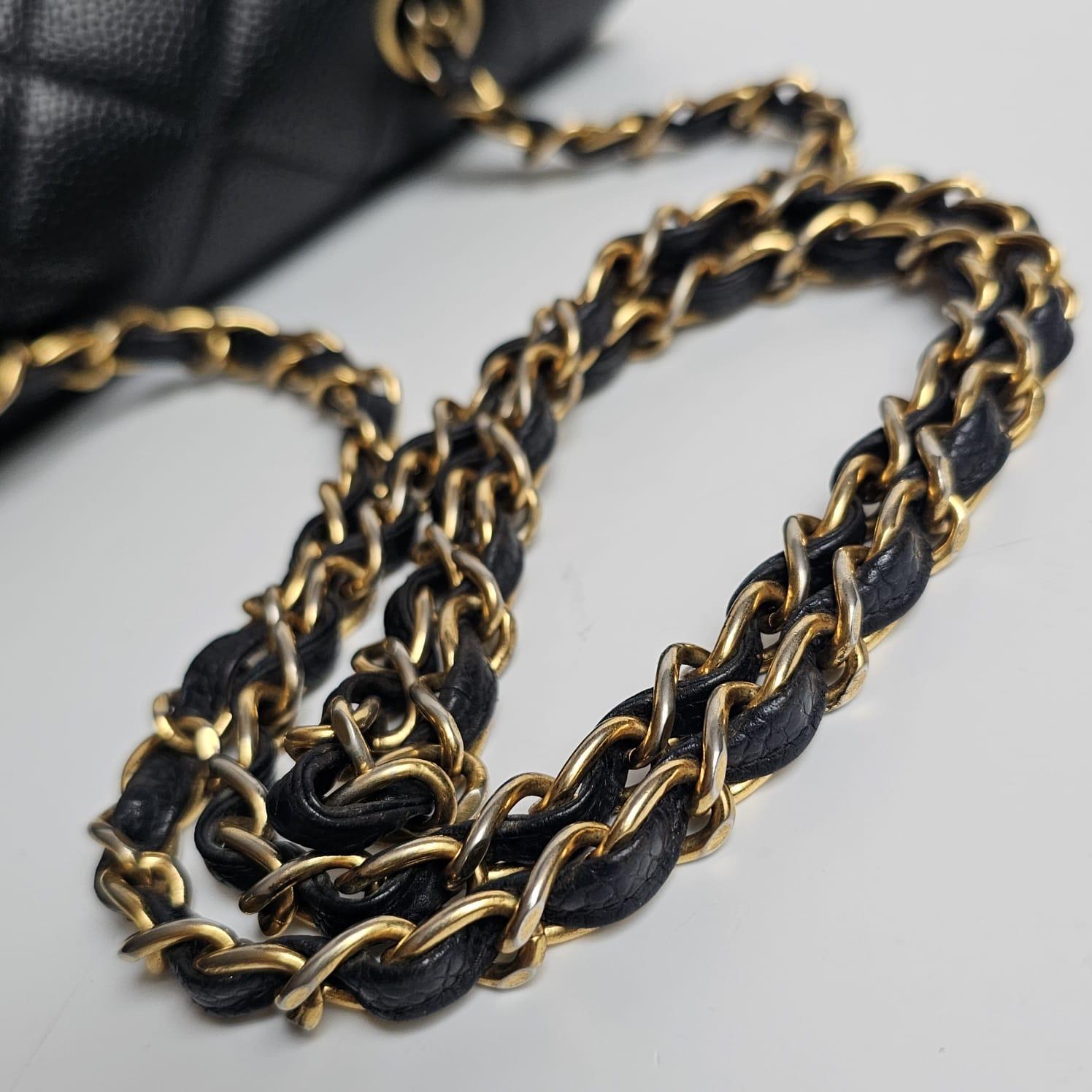 Rare Vintage 1990s Chanel Black Caviar Small Diana Flap Bag im Angebot 4