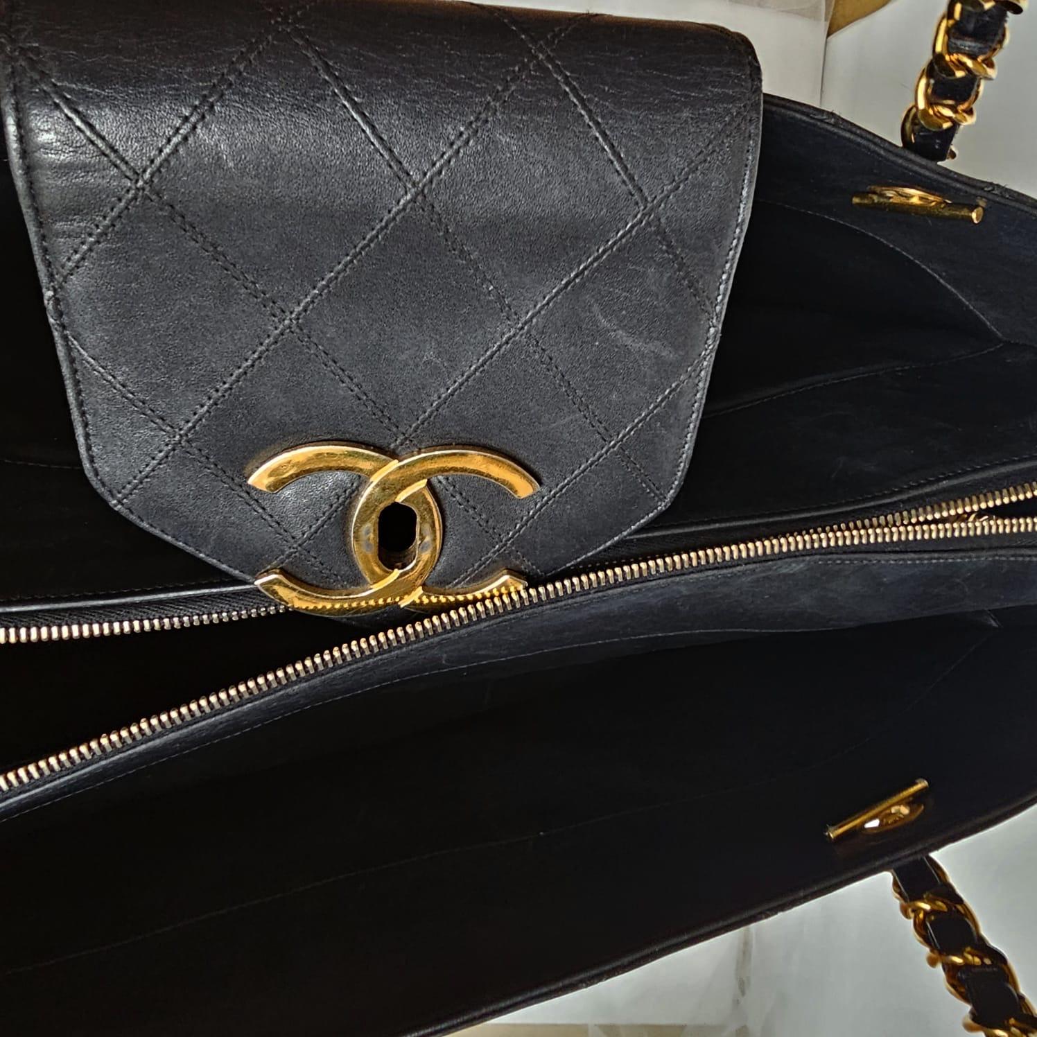 Classic vintage supermodel tote from the 90s. Overall in good vintage condition with visible creasing and scratches on the leather. Tarnishing on the turnlock hardware. Can be worn as a weekender bag. Series #2. Comes as is. 