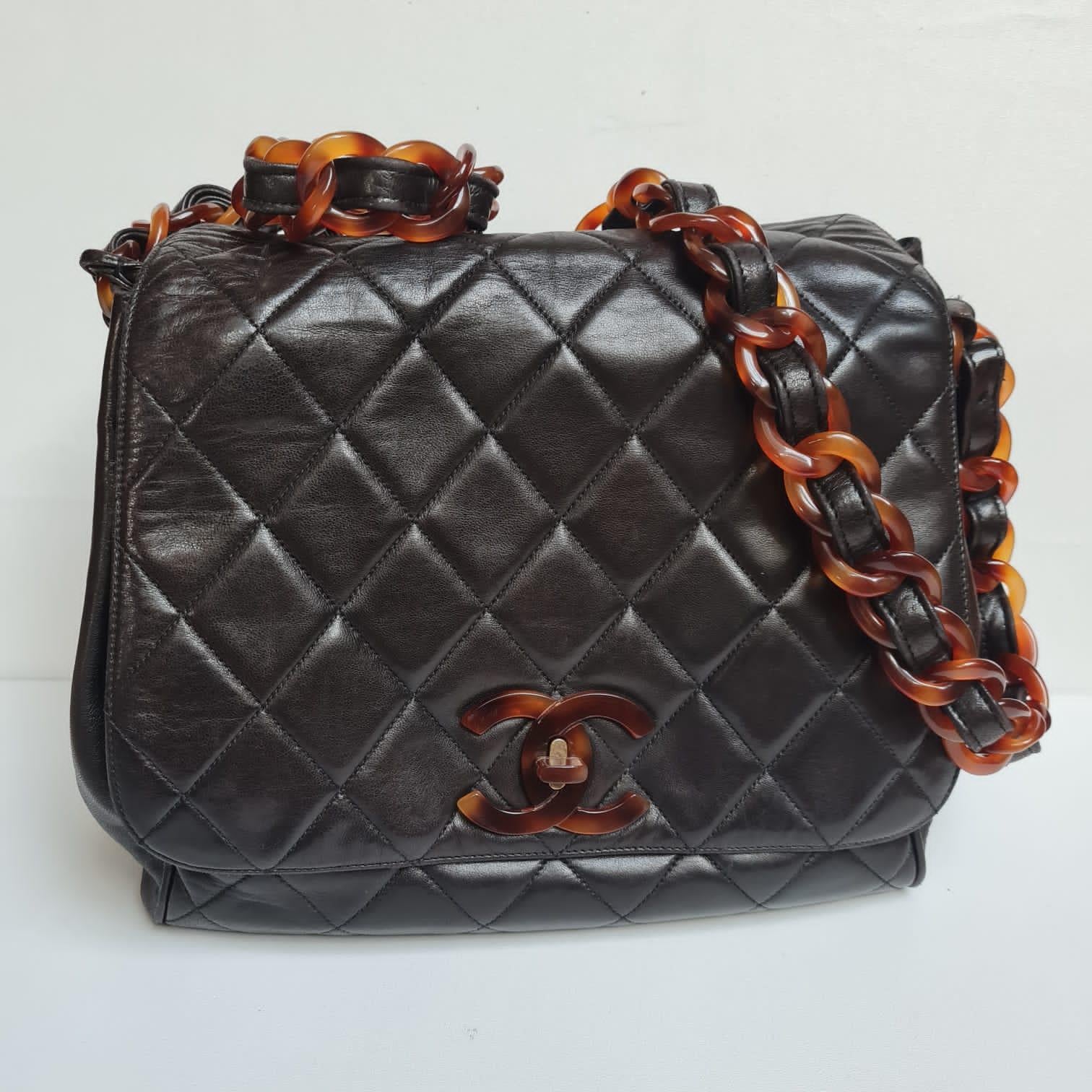 Rare Vintage 1990s Chanel Black Quilted Tortoiseshell Round Flap Bag For Sale 4