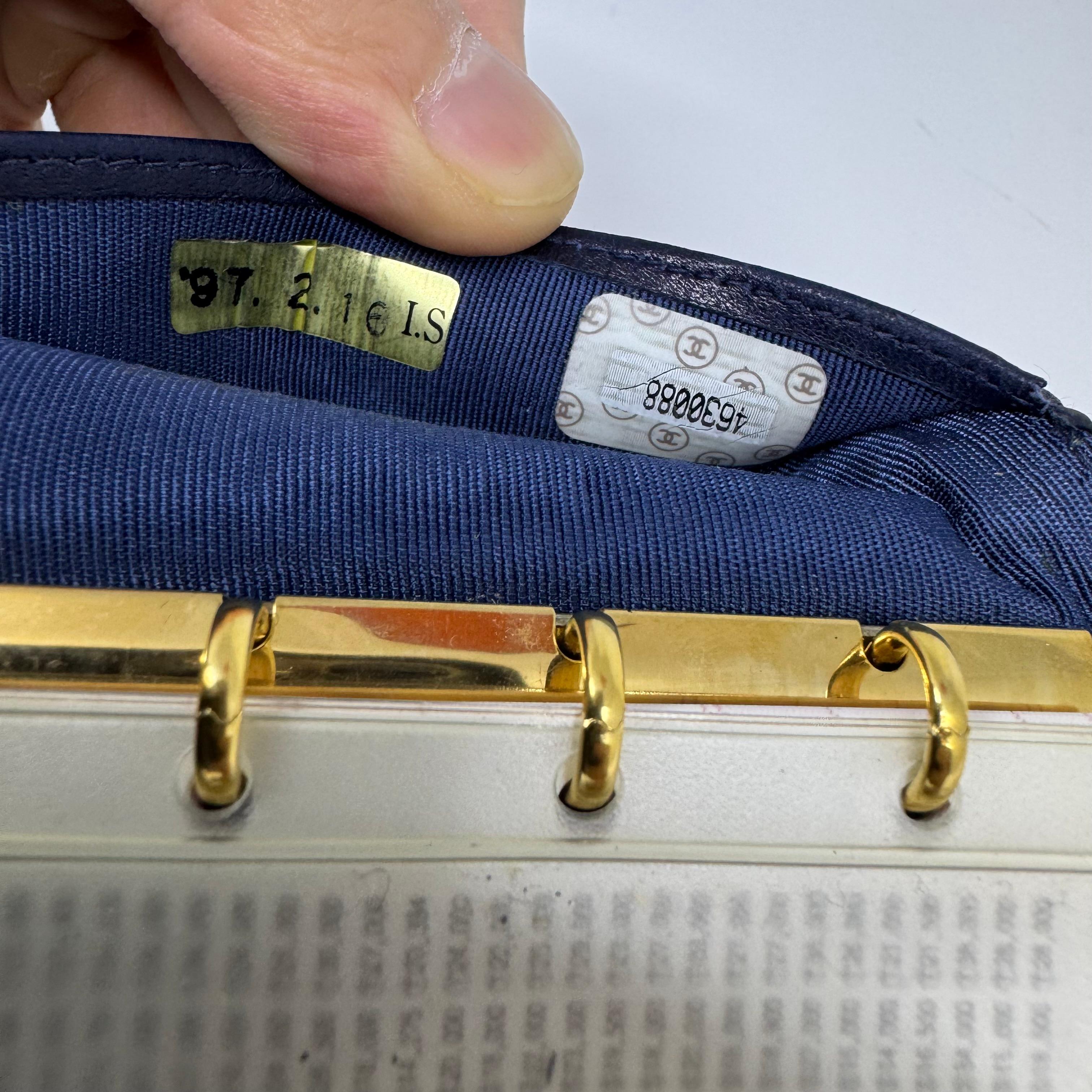Mini Agenda vintage Chanel bleue matelassée CC des années 1990 Bon état - En vente à Jakarta, Daerah Khusus Ibukota Jakarta
