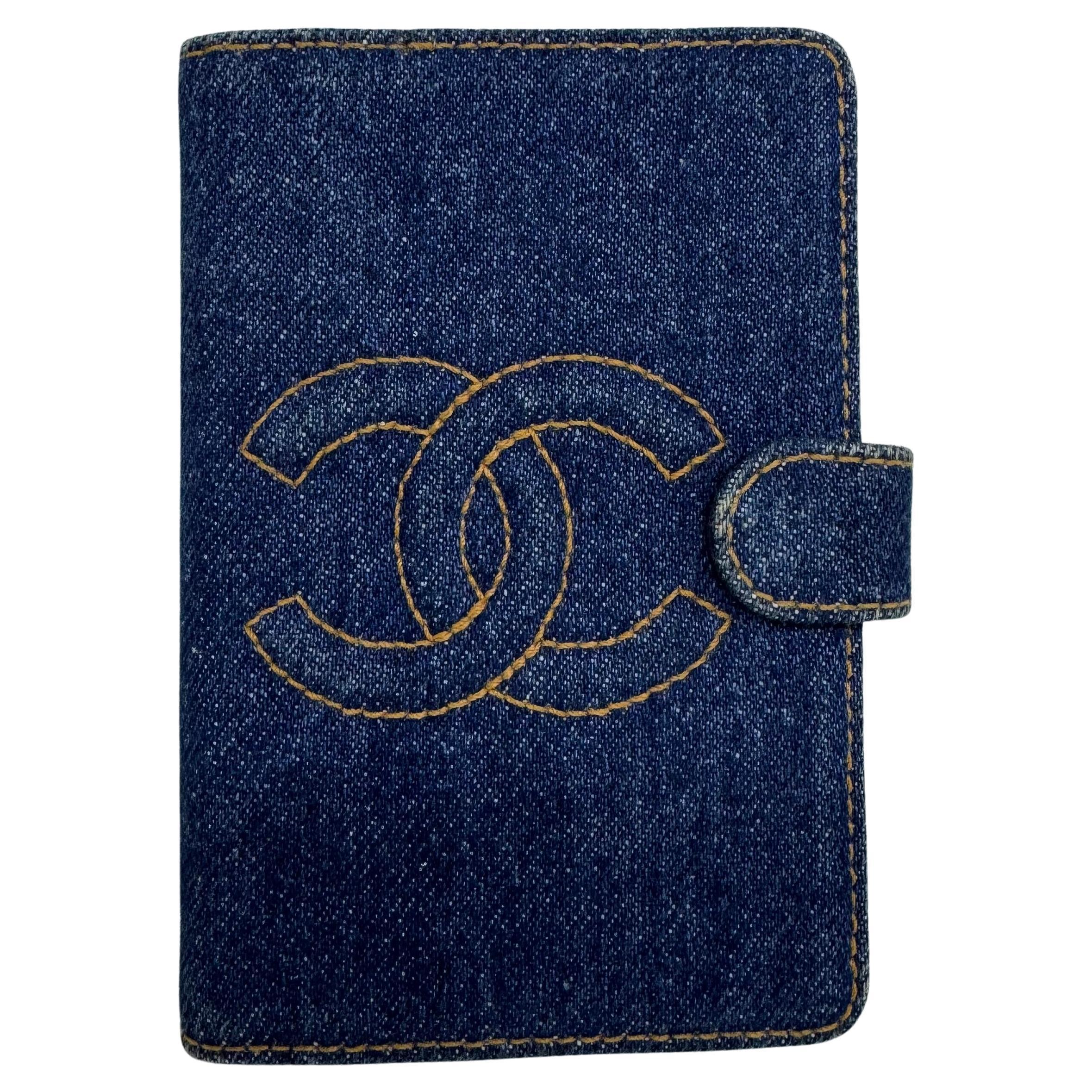 Seltene Vintage 1990er Chanel Blau Denim CC gesteppte Mini Agenda aus Denim
