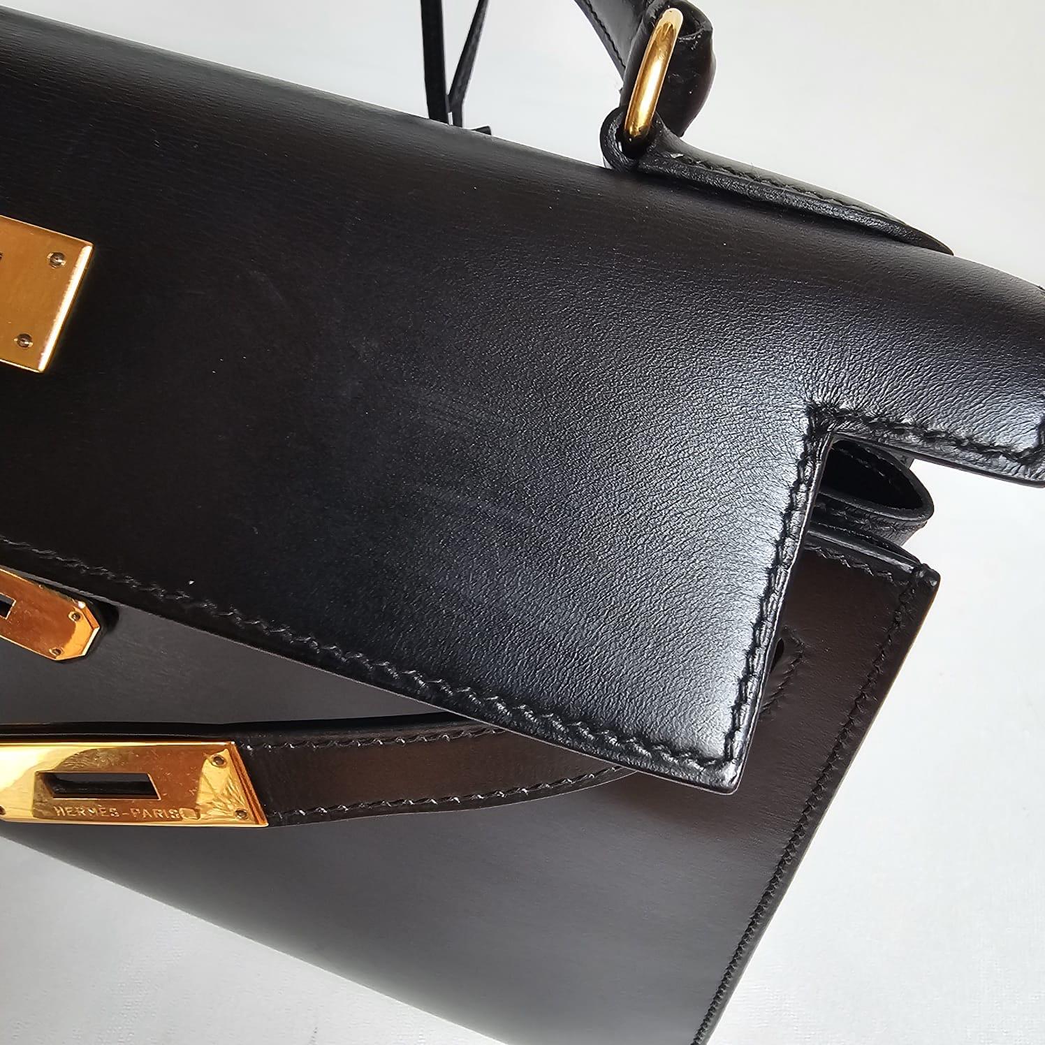 Women's or Men's Rare Vintage 1994 Black Box Leather Kelly 28 Bag