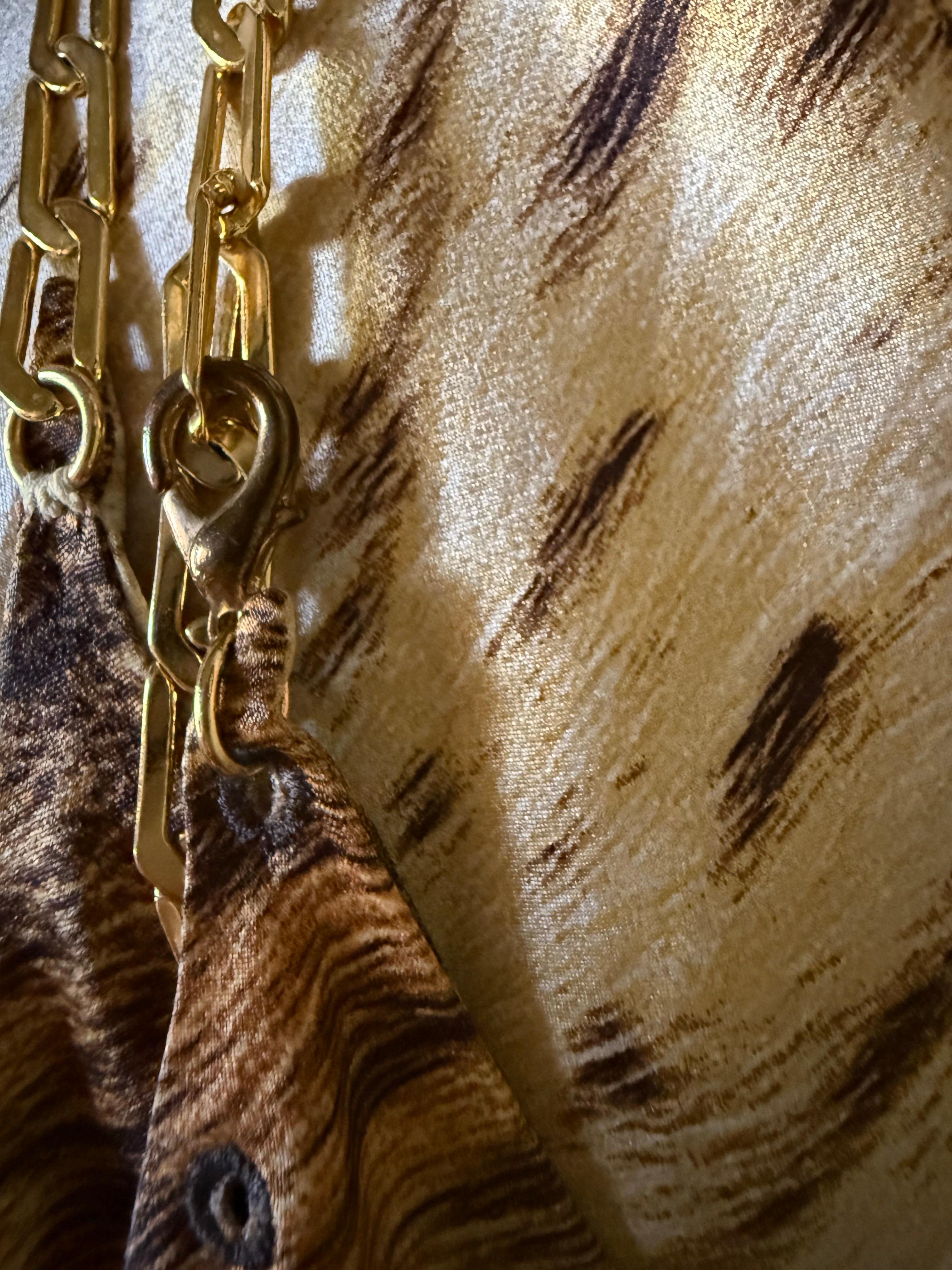 ROBERTO CAVALLI Vestito vintage del 2003 in seta con stampa leopardo e spalline a catena d'oro con charme in vendita 6