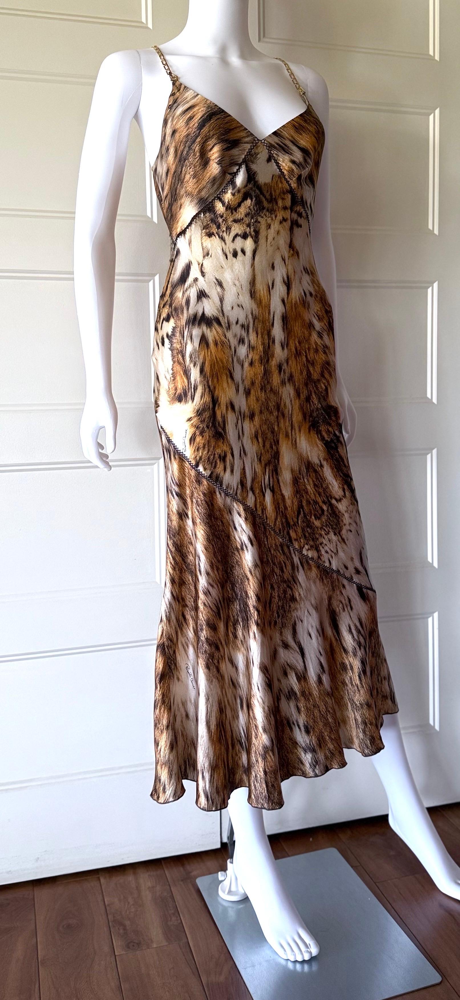 Marrone ROBERTO CAVALLI Vestito vintage del 2003 in seta con stampa leopardo e spalline a catena d'oro con charme in vendita