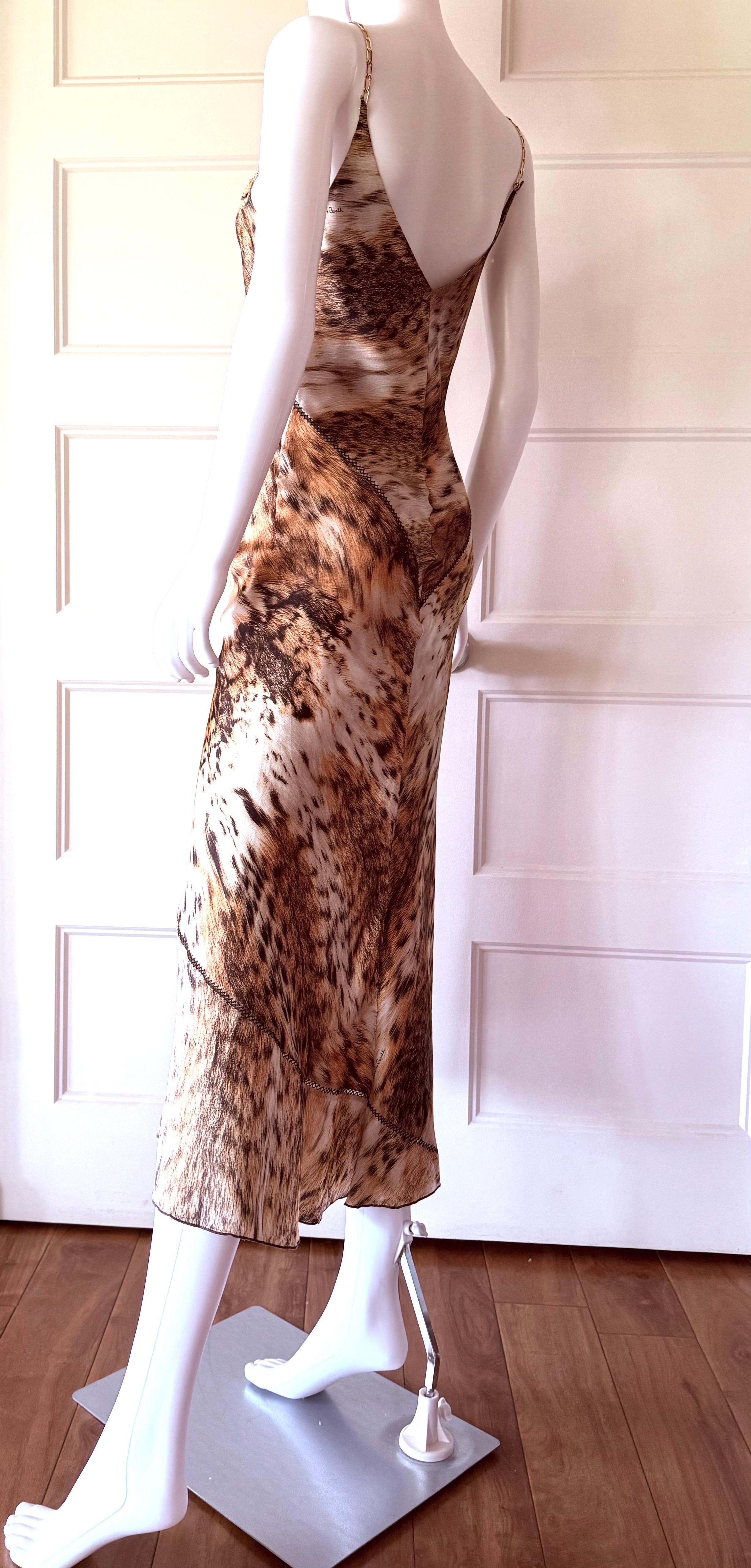 Donna ROBERTO CAVALLI Vestito vintage del 2003 in seta con stampa leopardo e spalline a catena d'oro con charme in vendita