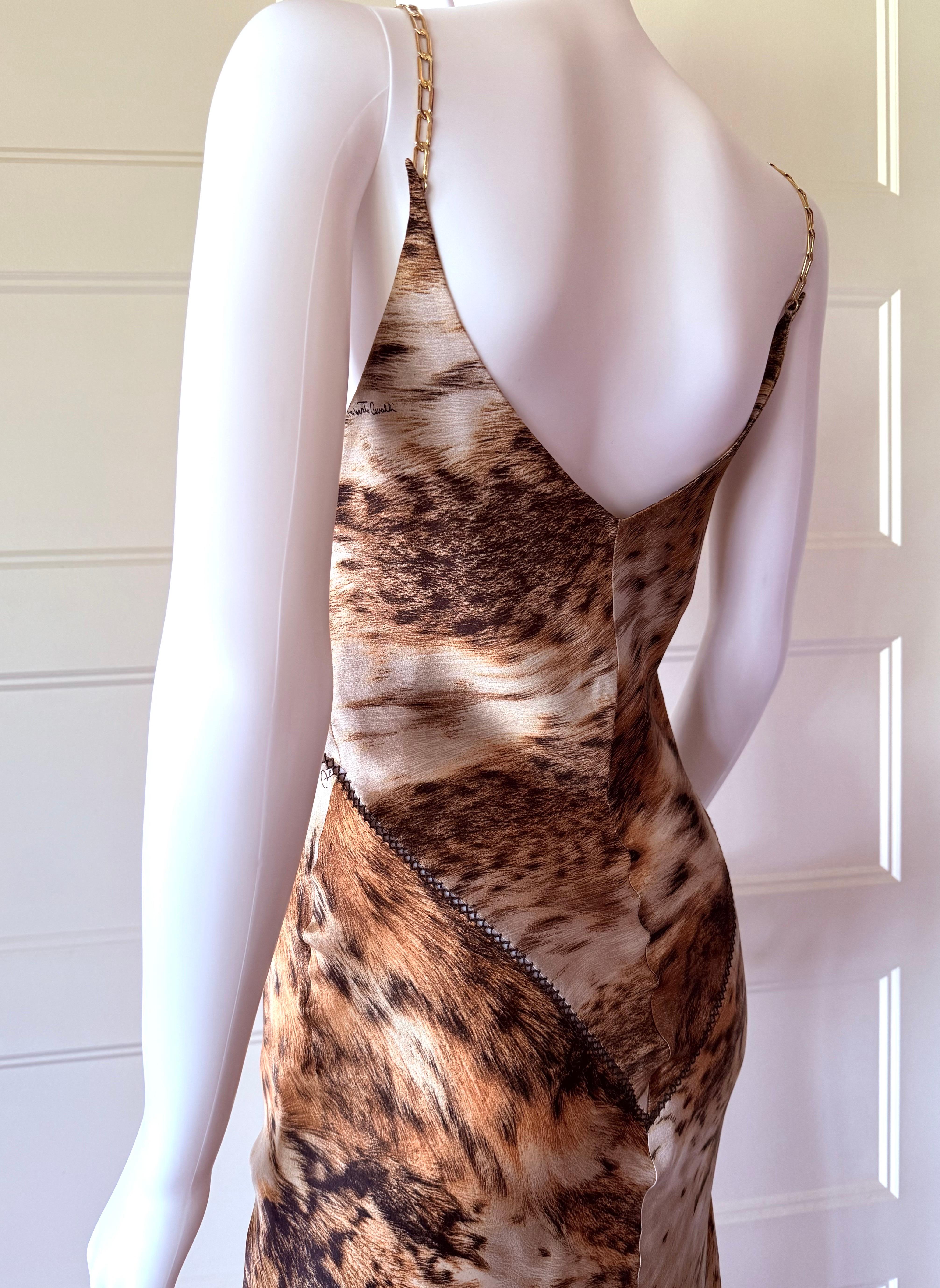 ROBERTO CAVALLI Vestito vintage del 2003 in seta con stampa leopardo e spalline a catena d'oro con charme in vendita 2