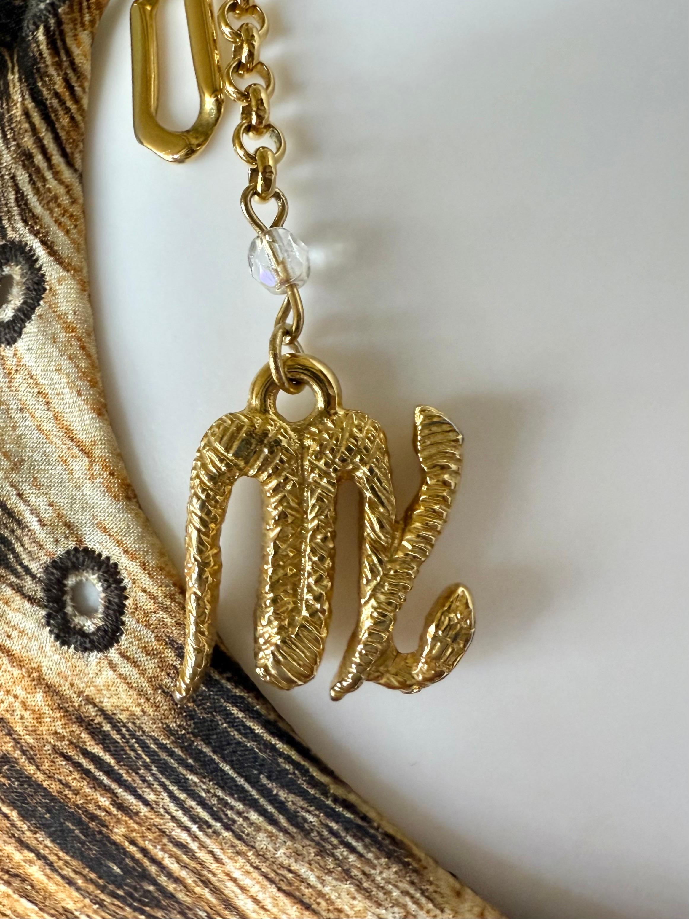ROBERTO CAVALLI Vestito vintage del 2003 in seta con stampa leopardo e spalline a catena d'oro con charme in vendita 3