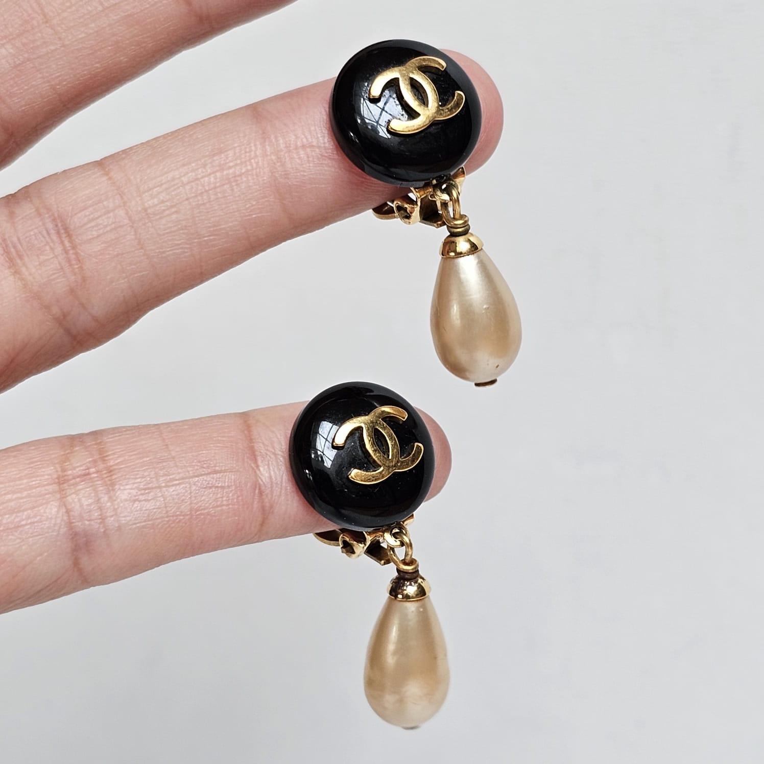 Rare Vintage 95 CC Pearl Drop Earrings For Sale 1