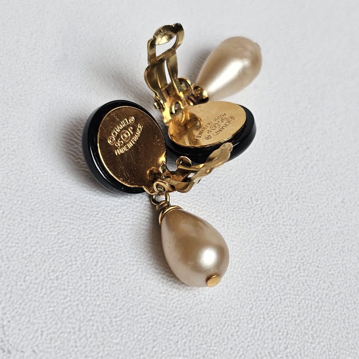 Rare Vintage 95 CC Pearl Drop Earrings For Sale 2