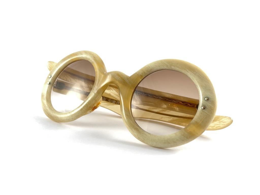 Rare Vintage A.A Sutain  Beige Round Brown Gradient Lenses 1970'S Sunglasses For Sale 10