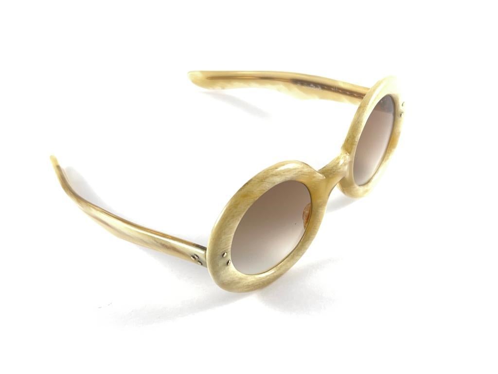 Women's or Men's Rare Vintage A.A Sutain  Beige Round Brown Gradient Lenses 1970'S Sunglasses For Sale