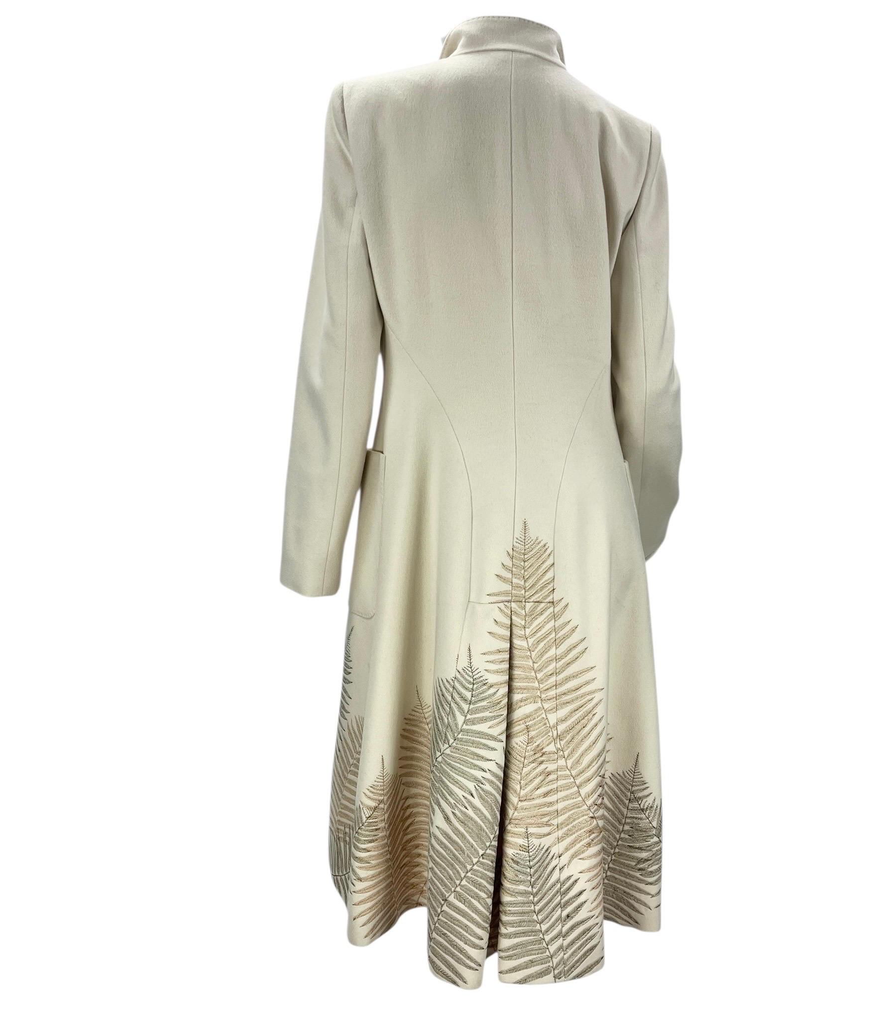 Raro abrigo vintage de cachemira de Alexander McQueen con bordado de helechos - Circa 2007 en Excelente estado para la venta en Montgomery, TX