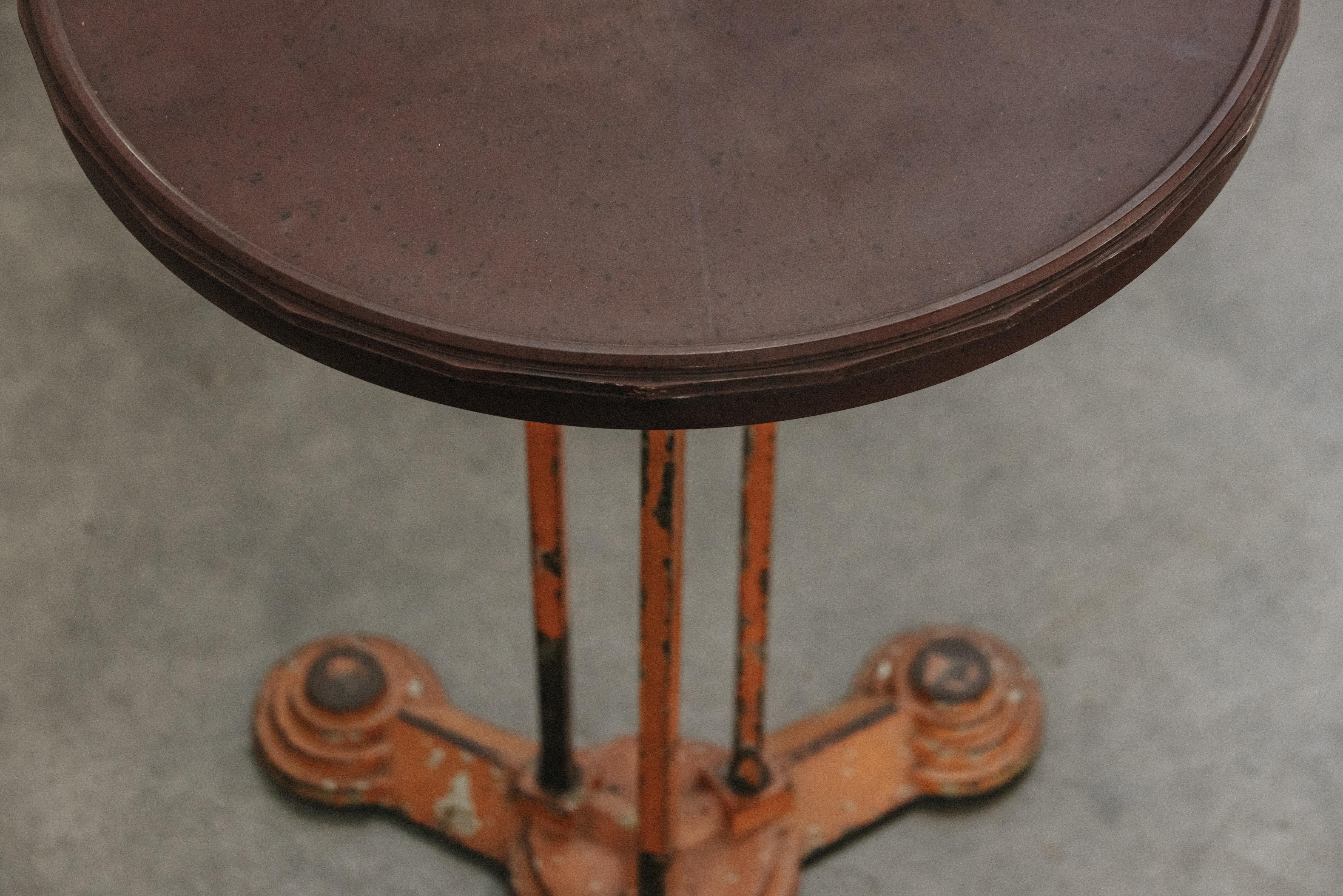 Européen Rare table de bistrot française en bakélite et métal, vers 1950 en vente