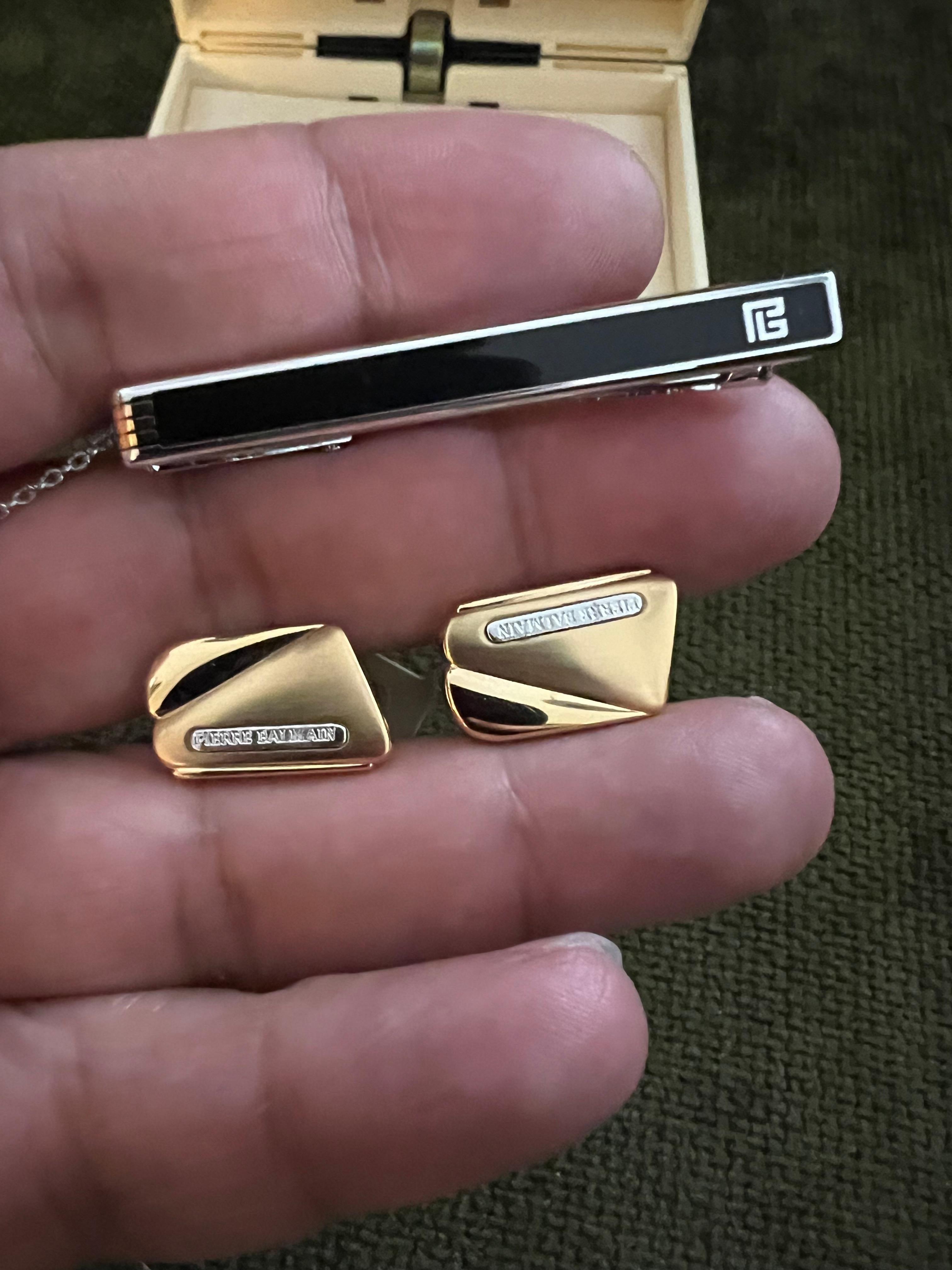 Rare Vintage Balmain 1980s Cufflinks & Tie Bar In Original Case Circa 1980 en vente 5