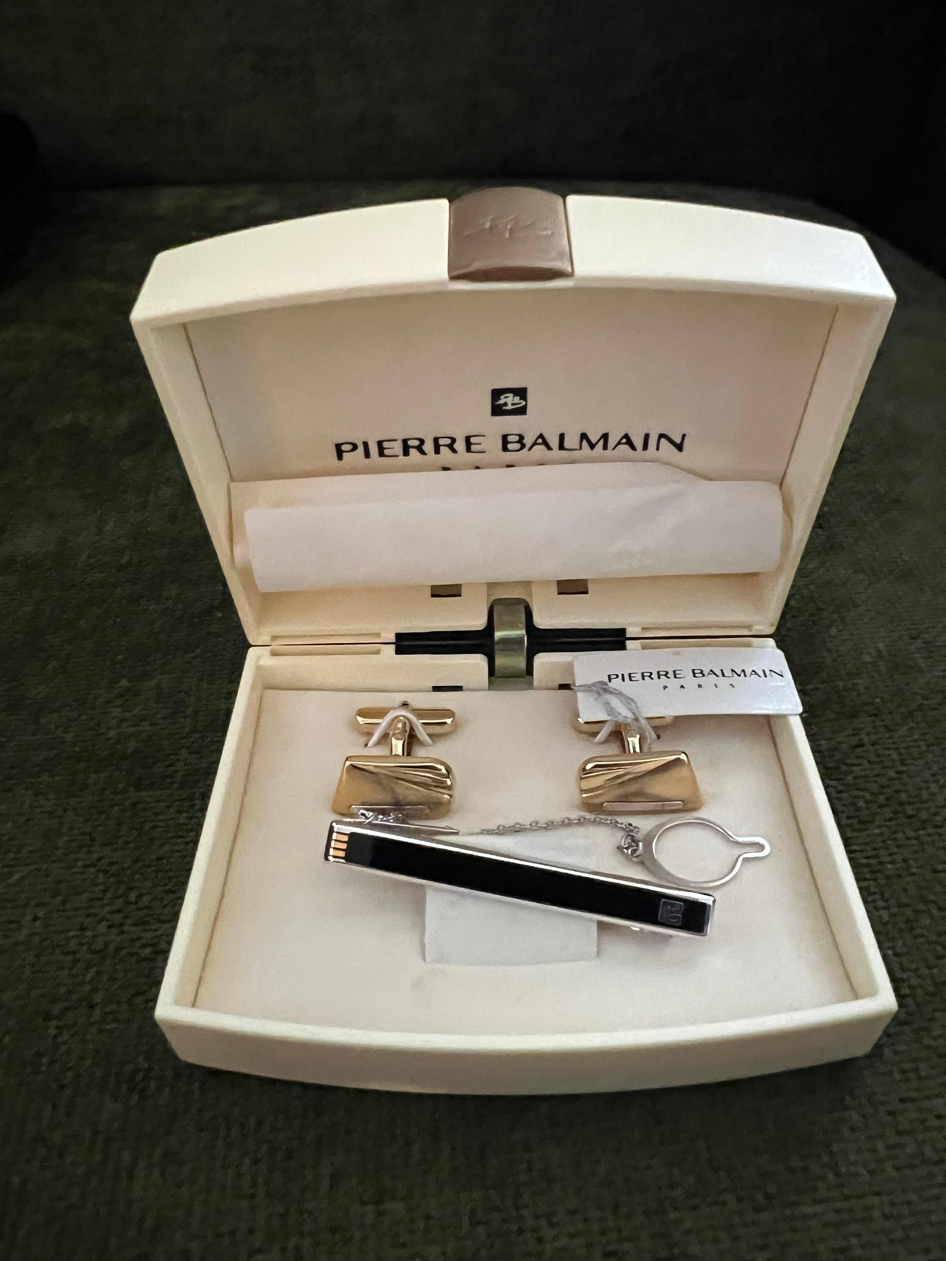 Rare Vintage Balmain 1980s Cufflinks & Tie Bar In Original Case Circa 1980 Unisexe en vente