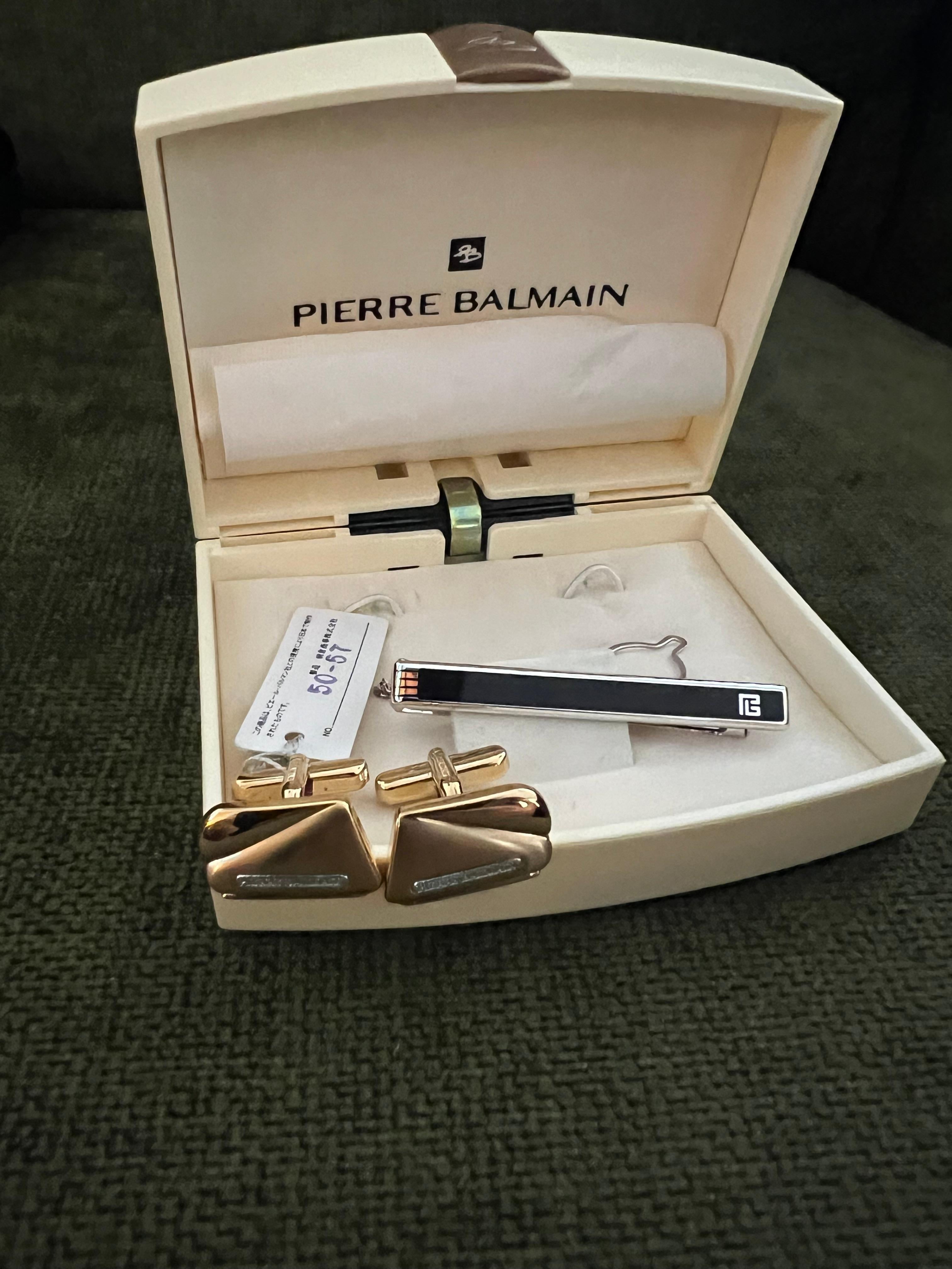 Rare Vintage Balmain 1980s Cufflinks & Tie Bar In Original Case Circa 1980 en vente 2
