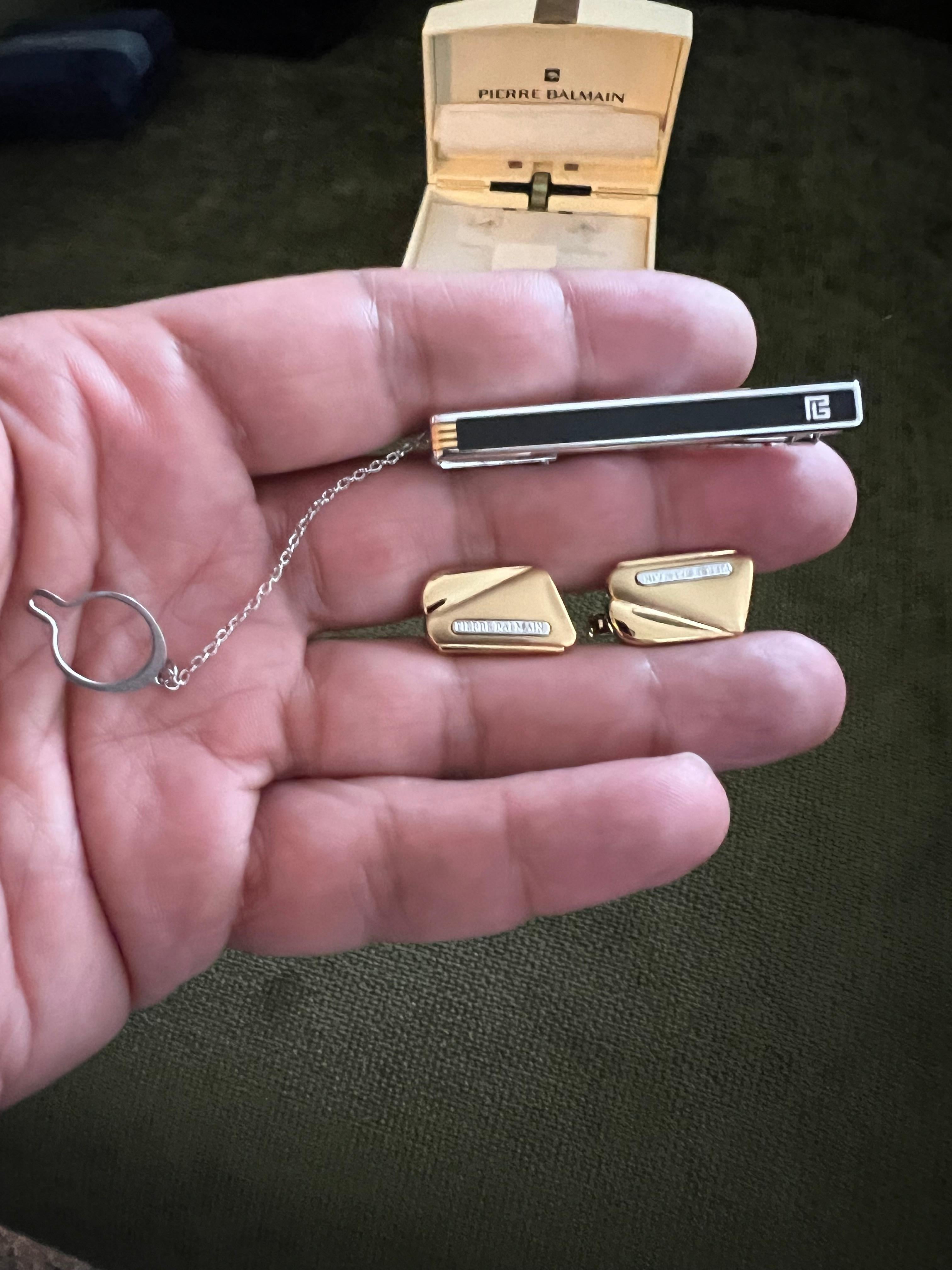 Rare Vintage Balmain 1980s Cufflinks & Tie Bar In Original Case Circa 1980 en vente 4