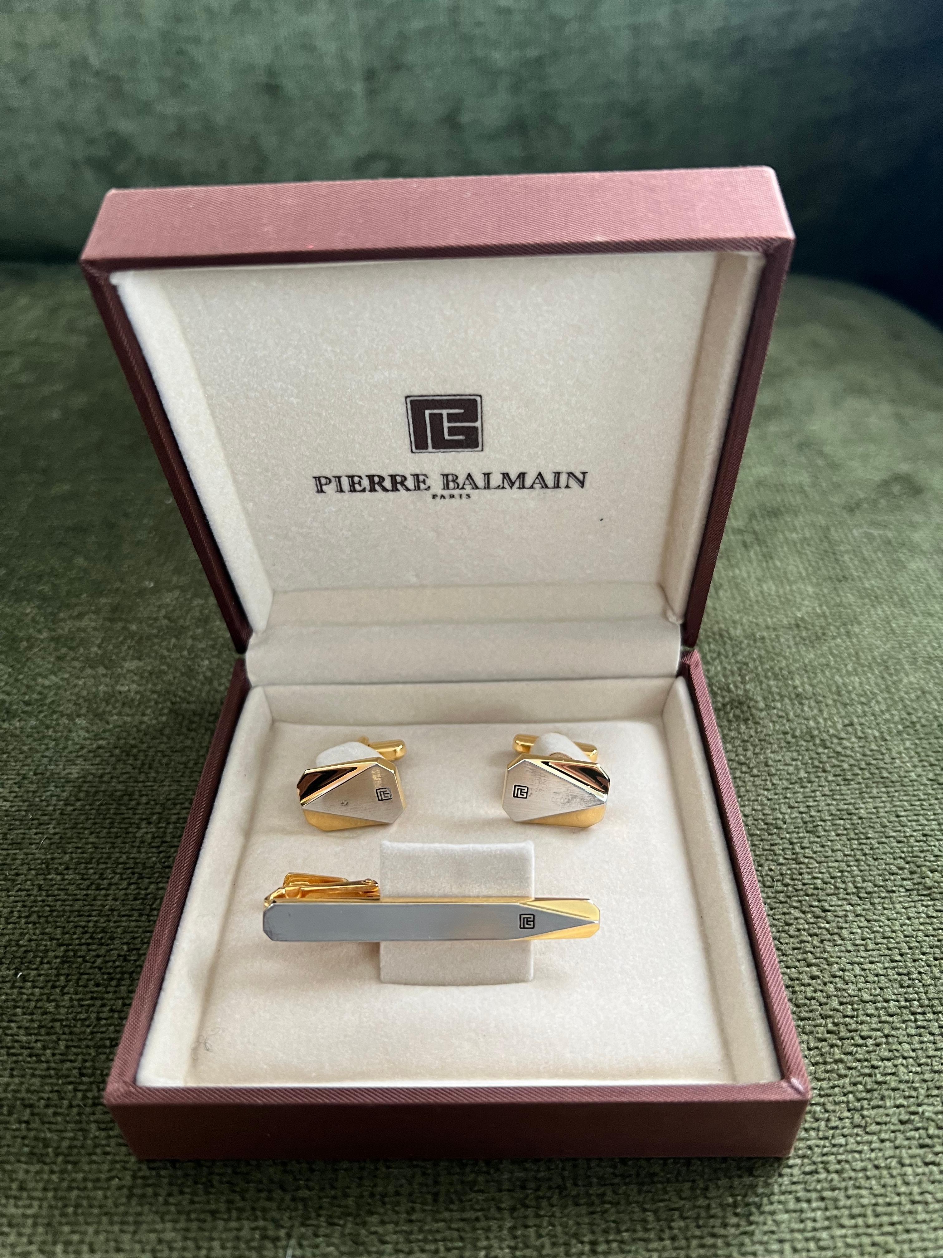 Uomo Rari gemelli e fermacravatte Balmain anni '80 in custodia originale di velluto color champagne in vendita