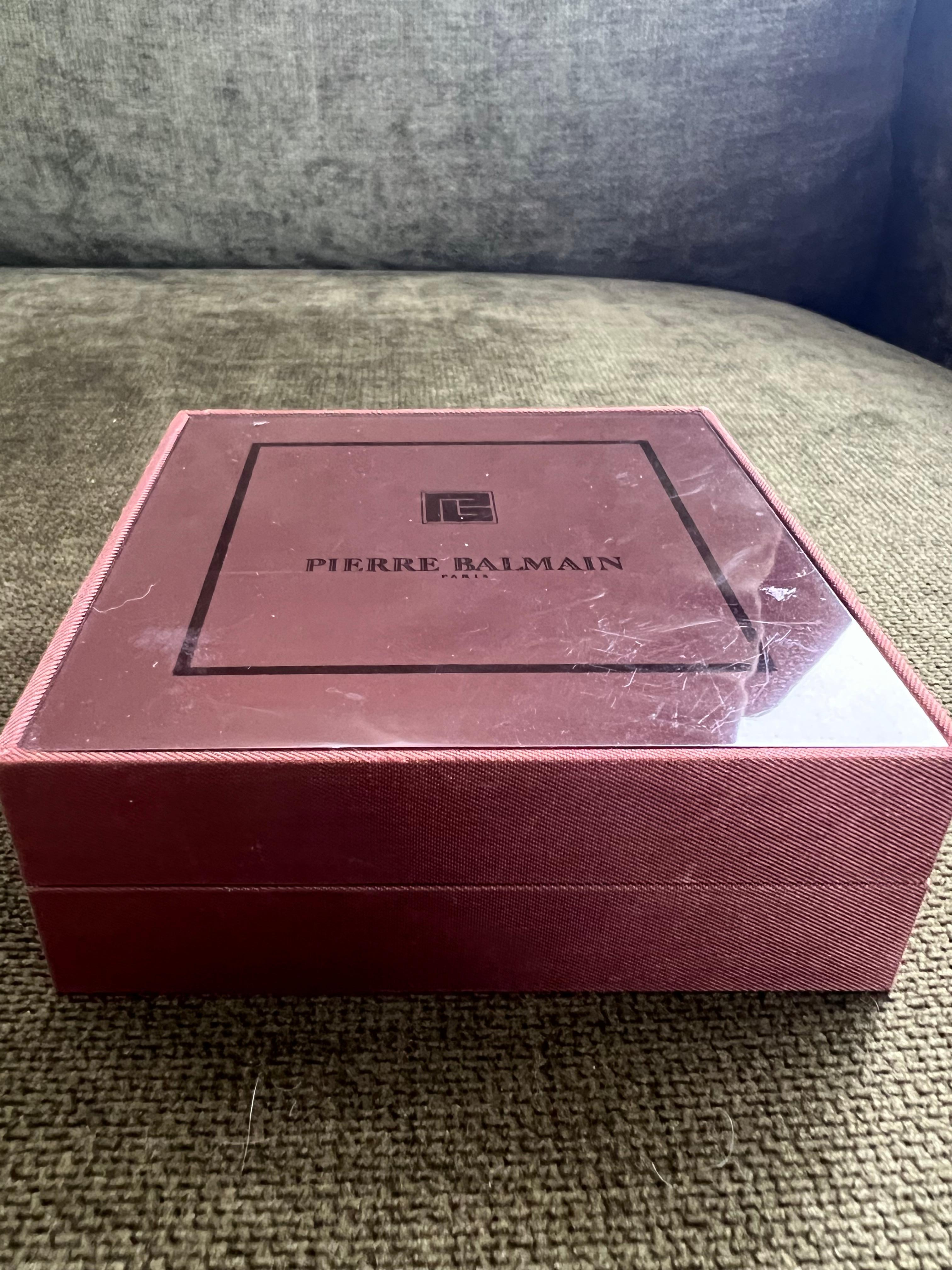 Rari gemelli e fermacravatte Balmain anni '80 in custodia originale di velluto color champagne in vendita 1